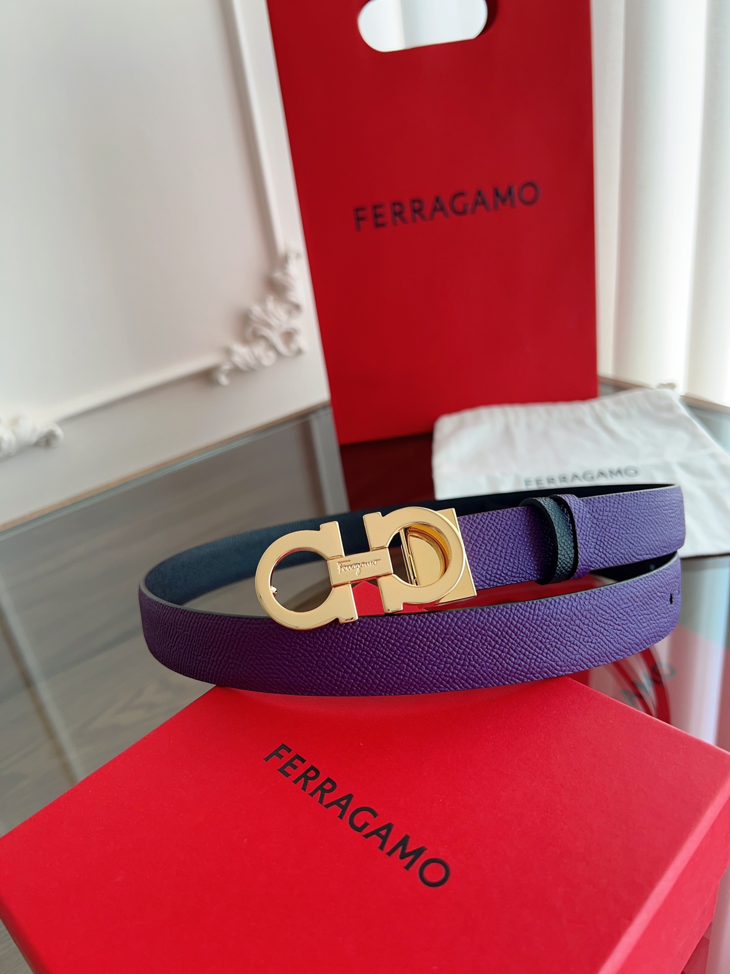 【Ferragamo】菲拉格慕·高端品质 ．双面色可用．长度可自行裁剪达到修身效果．材料：带身彩用进口头