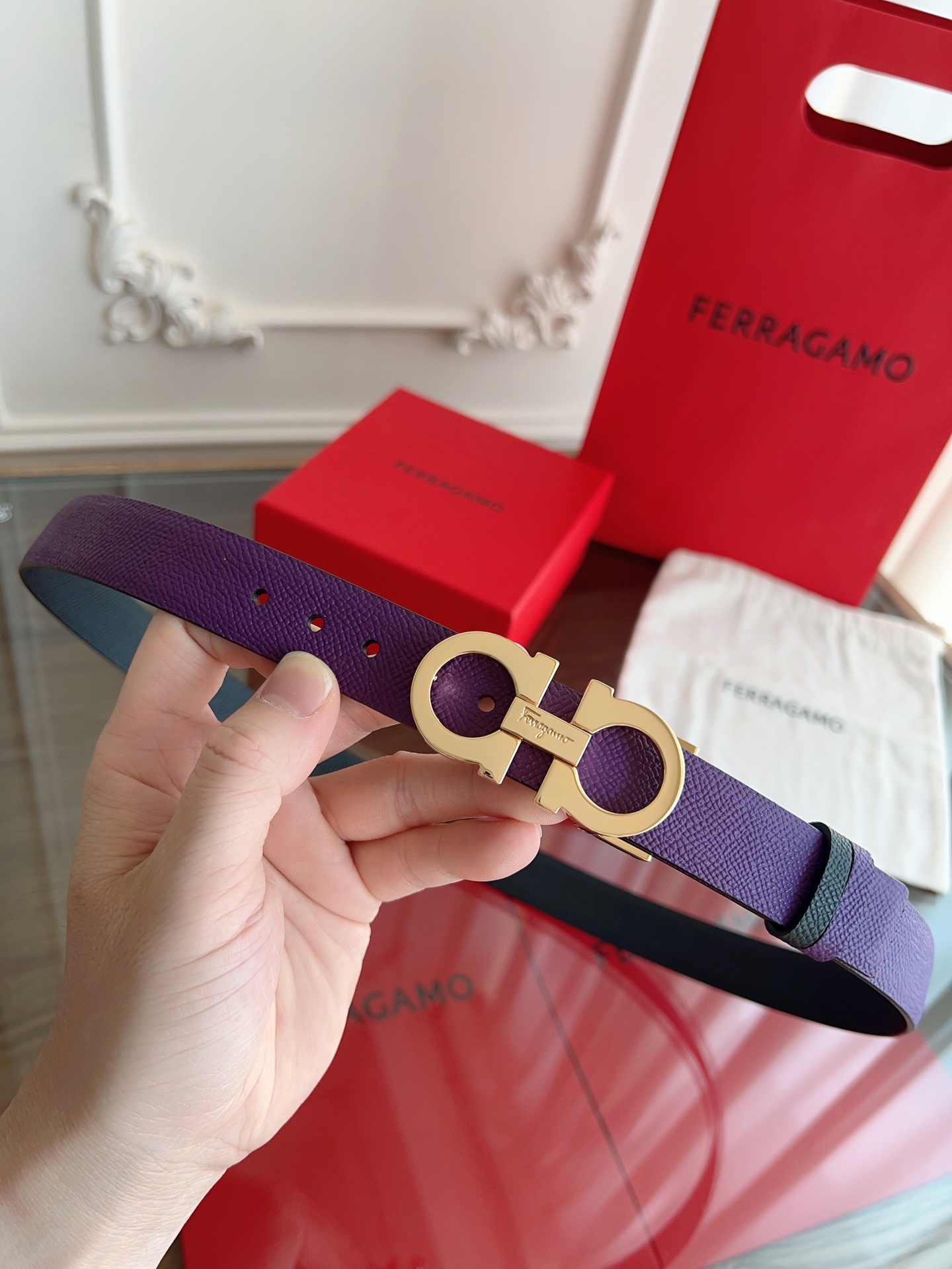 【Ferragamo】菲拉格慕·高端品质 ．双面色可用．长度可自行裁剪达到修身效果．材料：带身彩用进口头