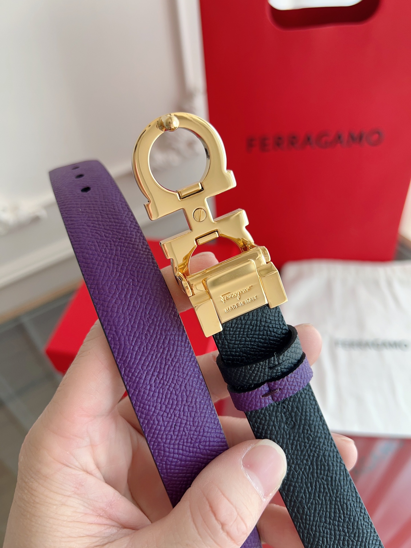 【Ferragamo】菲拉格慕·高端品质 ．双面色可用．长度可自行裁剪达到修身效果．材料：带身彩用进口头
