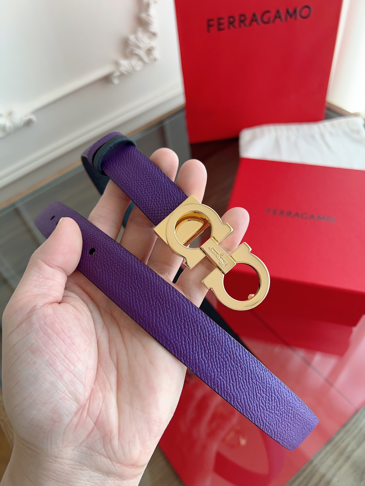 【Ferragamo】菲拉格慕·高端品质 ．双面色可用．长度可自行裁剪达到修身效果．材料：带身彩用进口头