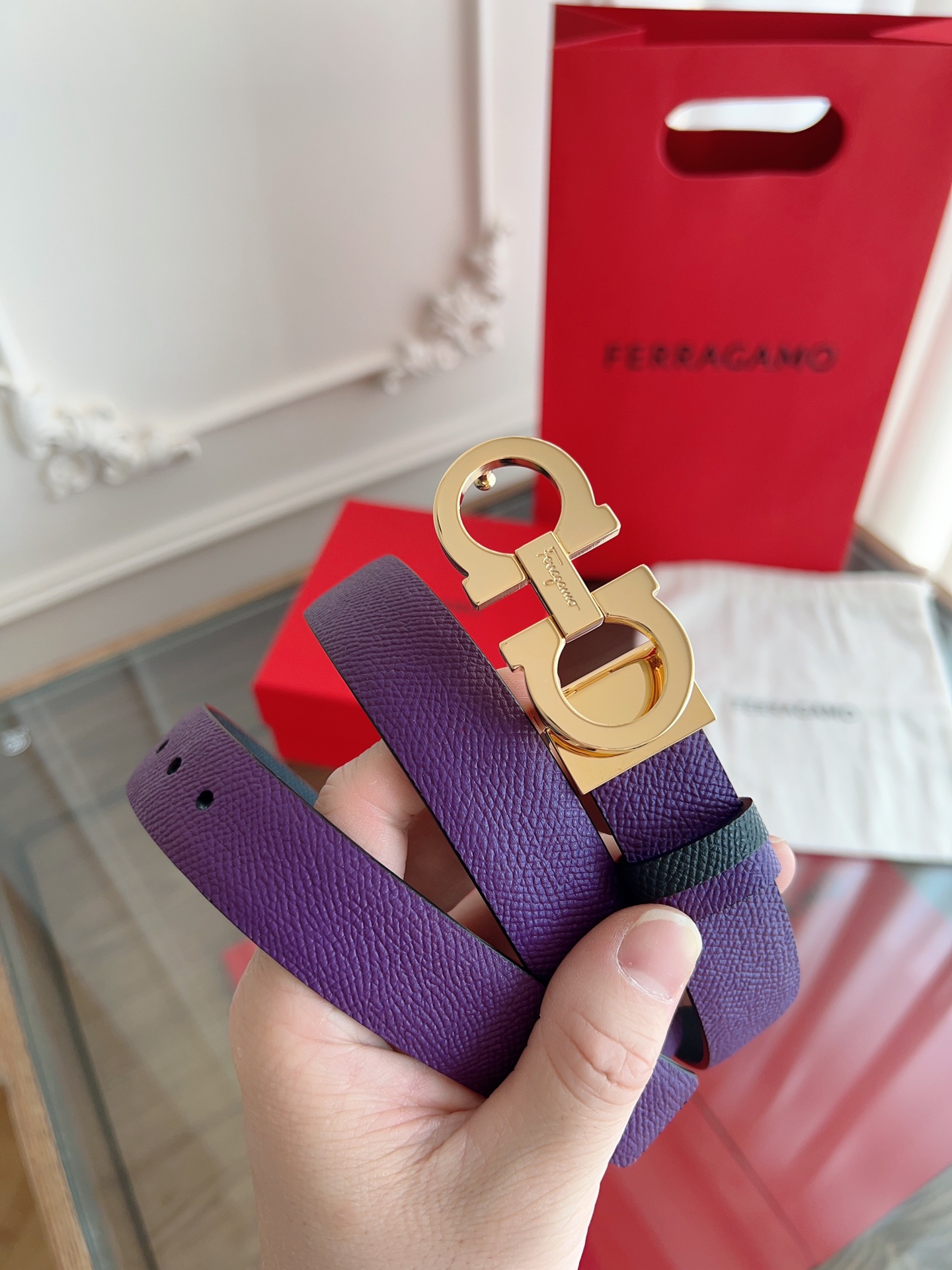 【Ferragamo】菲拉格慕·高端品质 ．双面色可用．长度可自行裁剪达到修身效果．材料：带身彩用进口头