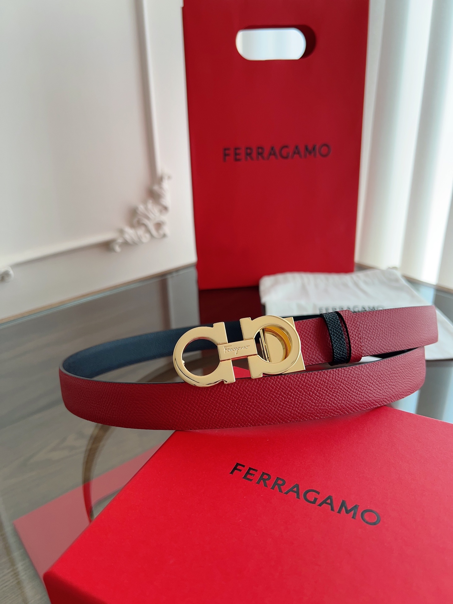 【Ferragamo】菲拉格慕·高端品质 ．双面色可用．长度可自行裁剪达到修身效果．材料：带身彩用进口头
