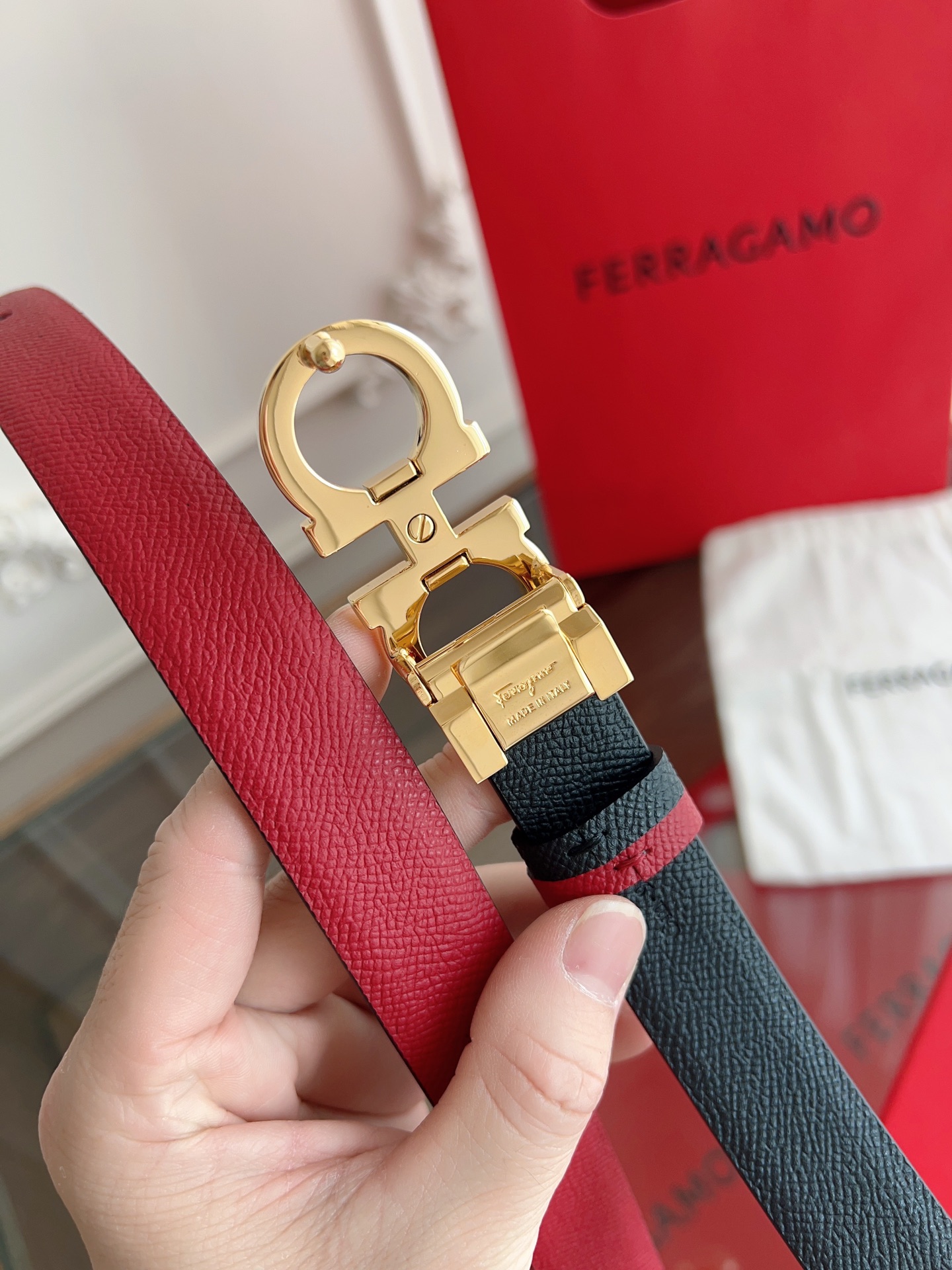 【Ferragamo】菲拉格慕·高端品质 ．双面色可用．长度可自行裁剪达到修身效果．材料：带身彩用进口头