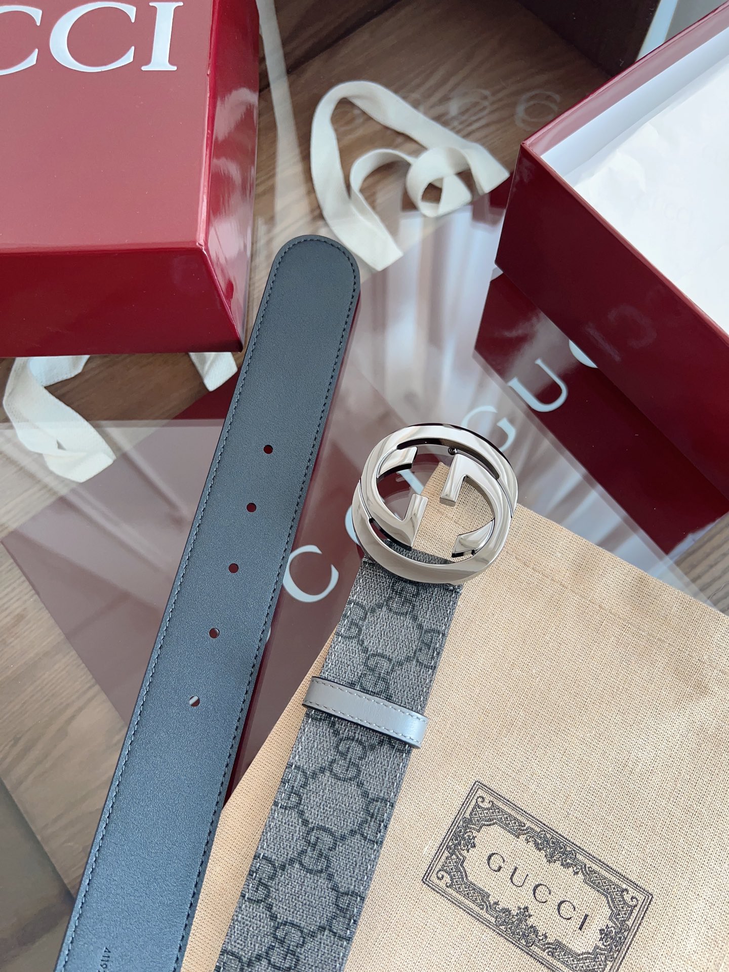 NO:703783,GUCCI surface customized PVC fabric, width 4.0cm, counter new version logo horizontal mark, original imported South African leather sole, high-quality double G copper buckle, high-end quality, not afraid of comparison., belt, gucci19860909GUCCI 表面定制PVC面料 宽度4.0cm 专柜新版logo横标,原版进口南非皮底,精品双G铜扣 高端品质,不惧对比.,皮带,gucci,Belt