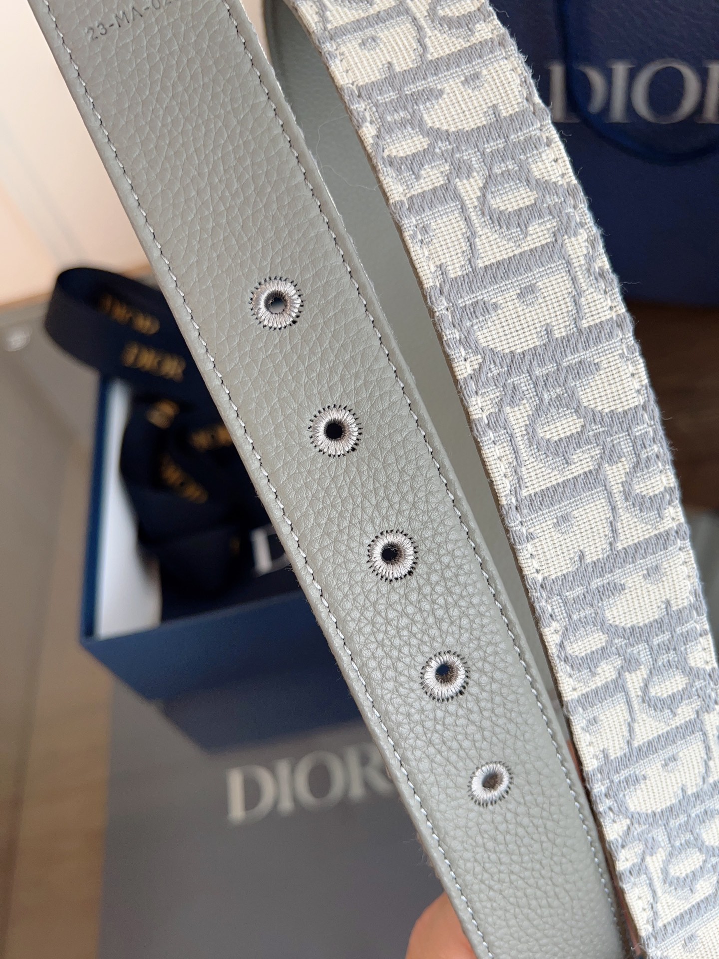 Dior 代购级《DIOR》迪奥/加强版，Oblique灰布/黑色牛皮 品质毋庸置疑 没有更好 只有最好 尺寸3.5厘米