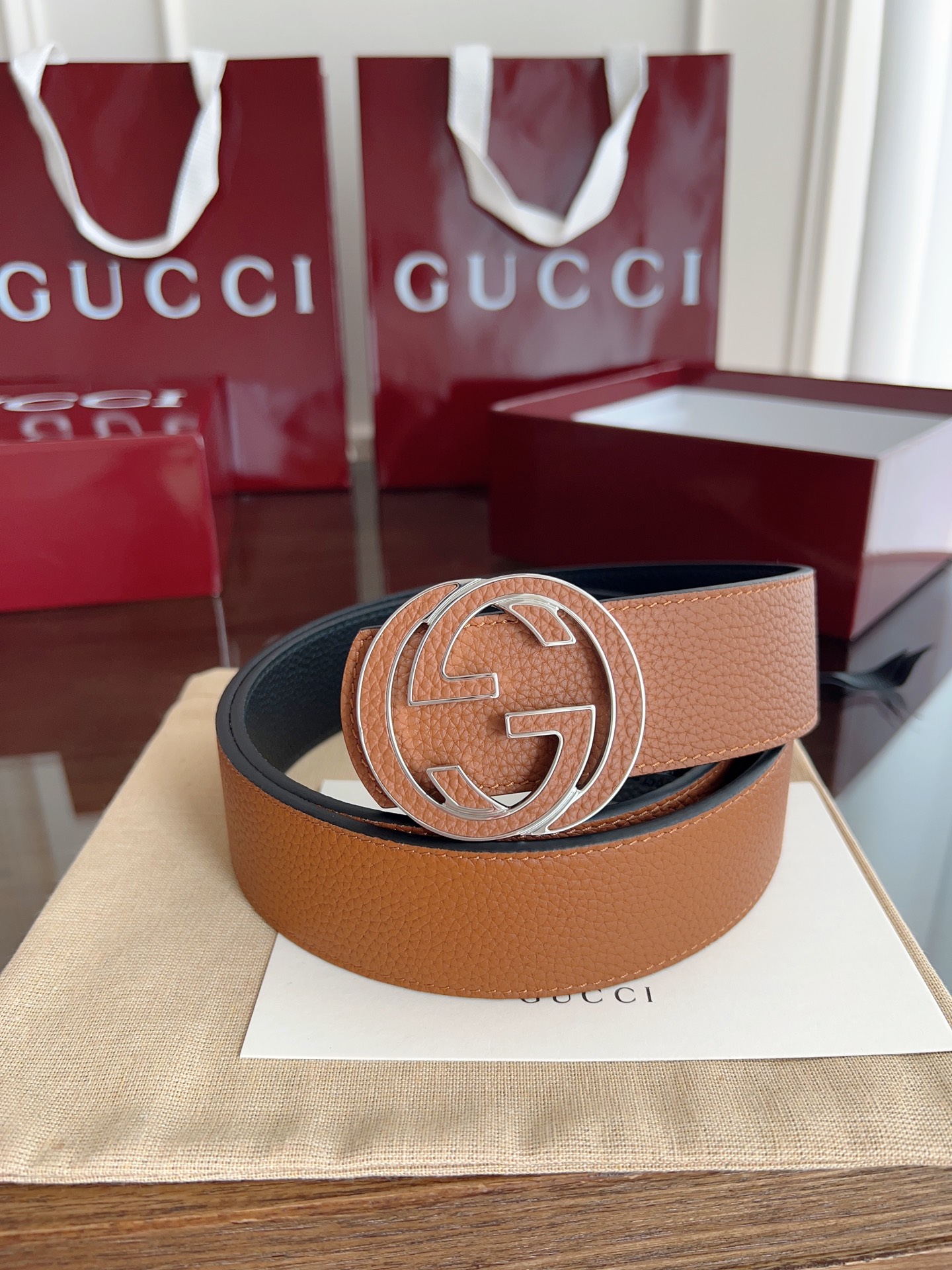 NO:336939,Beautiful gucci double G buckle men's new belt, counter synchronized, width 4 cm, double-sided imported lychee pattern double-sided and two-color available, exquisite vacuum electroplated double G steel buckle, fashionable and versatile, belt, gucci19860909绝美gucci 双G扣男士新款腰帶 專櫃同步 寬4厘米 雙面進口荔枝紋雙面雙色可用 精緻真空電鍍雙G鋼扣 時尚百搭款,皮带,gucci,Belt