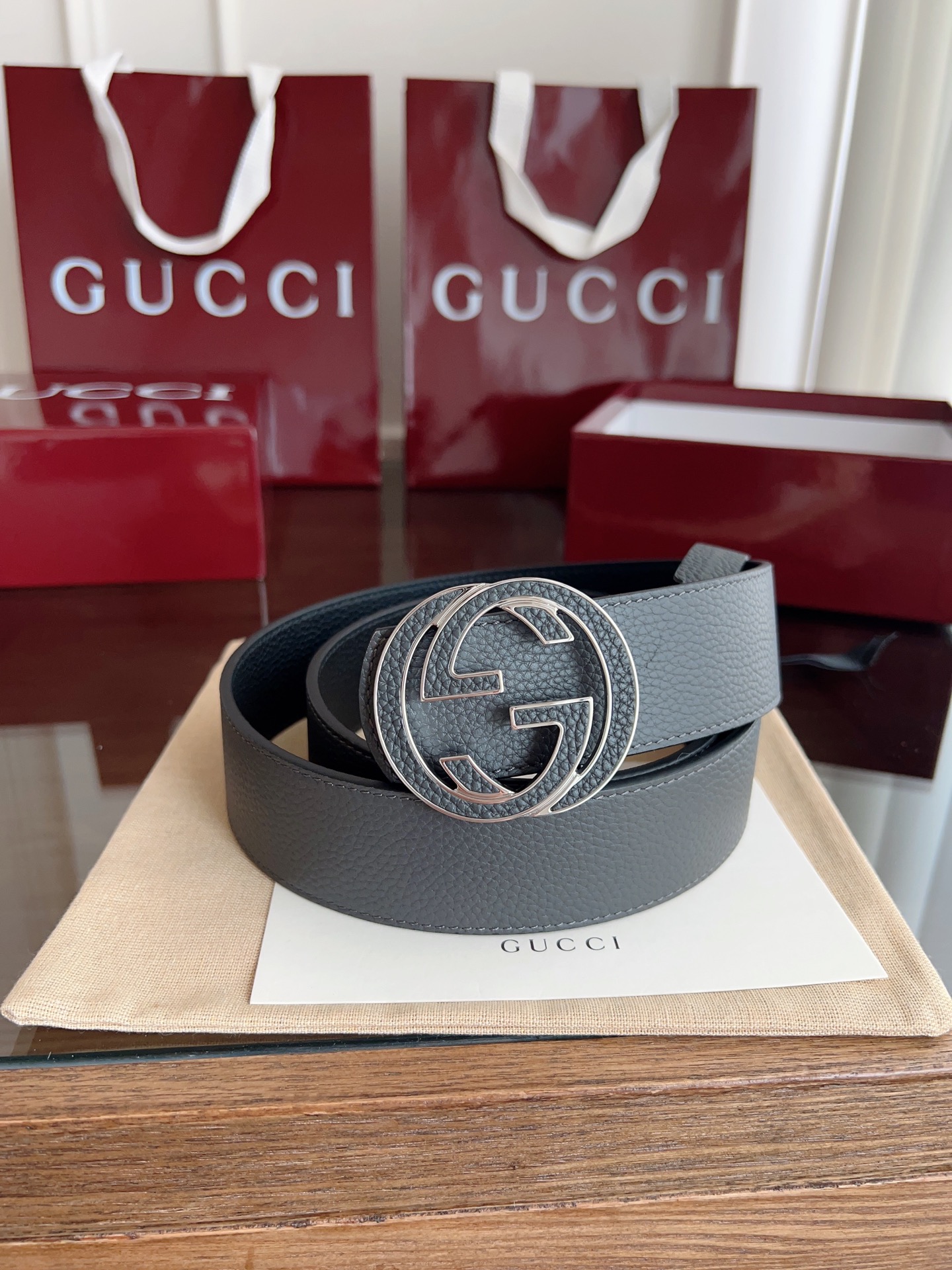 NO:336950,Beautiful gucci double G buckle men's new belt, counter synchronized, width 4 cm, double-sided imported lychee pattern double-sided and two-color available, exquisite vacuum electroplated double G steel buckle, fashionable and versatile, belt, gucci19860909绝美gucci 双G扣男士新款腰帶 專櫃同步 寬4厘米 雙面進口荔枝紋雙面雙色可用 精緻真空電鍍雙G鋼扣 時尚百搭款,皮带,gucci,Belt
