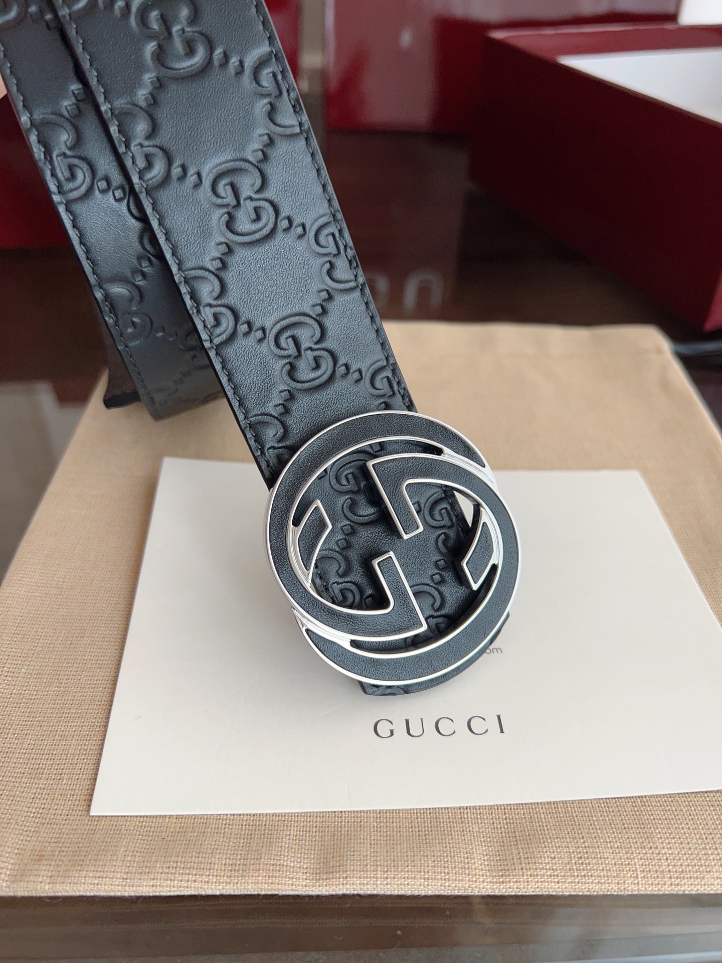   绝美gucci 双G扣男士新款腰帶 專櫃同步 寬4厘米 雙面進口小牛皮压花雙色可用  精緻真空電鍍雙G鋼扣 時尚百搭款 P190