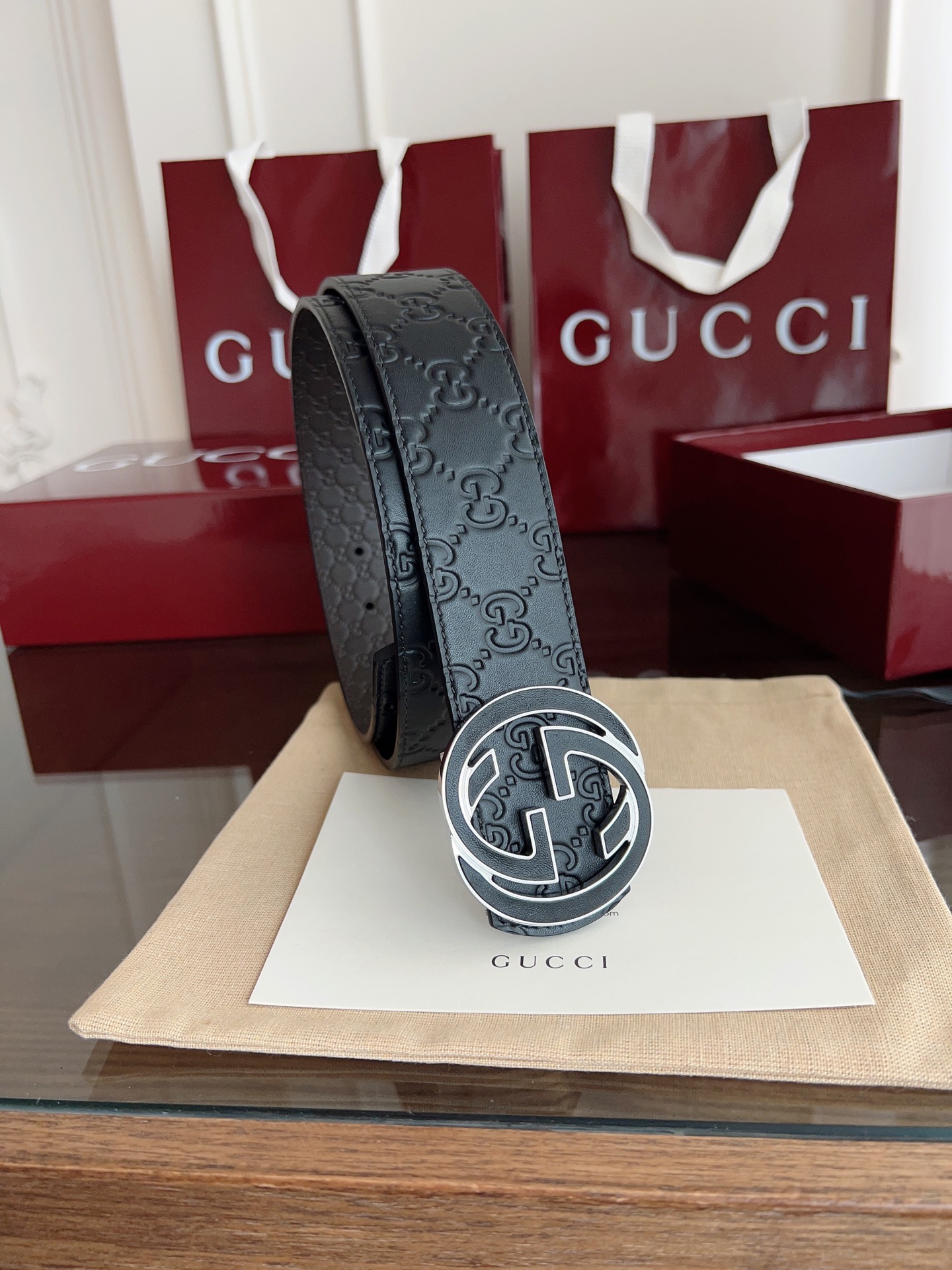   绝美gucci 双G扣男士新款腰帶 專櫃同步 寬4厘米 雙面進口小牛皮压花雙色可用  精緻真空電鍍雙G鋼扣 時尚百搭款 P190