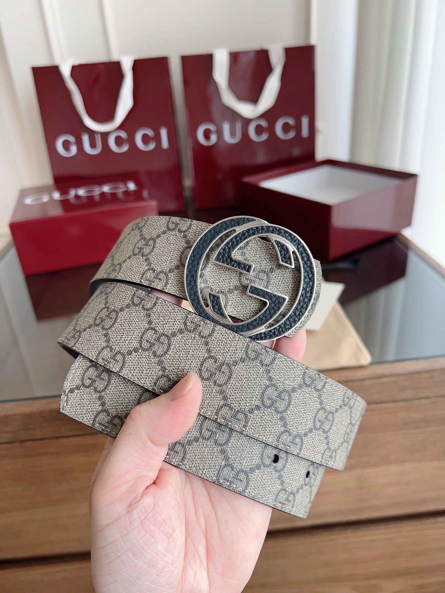  绝美gucci 双G扣男士新款腰帶 專櫃同步 寬4厘米 帶身帆布咖老花-拼進口荔枝紋黑色 精緻真空電鍍雙G鋼扣 雙面可用  P180