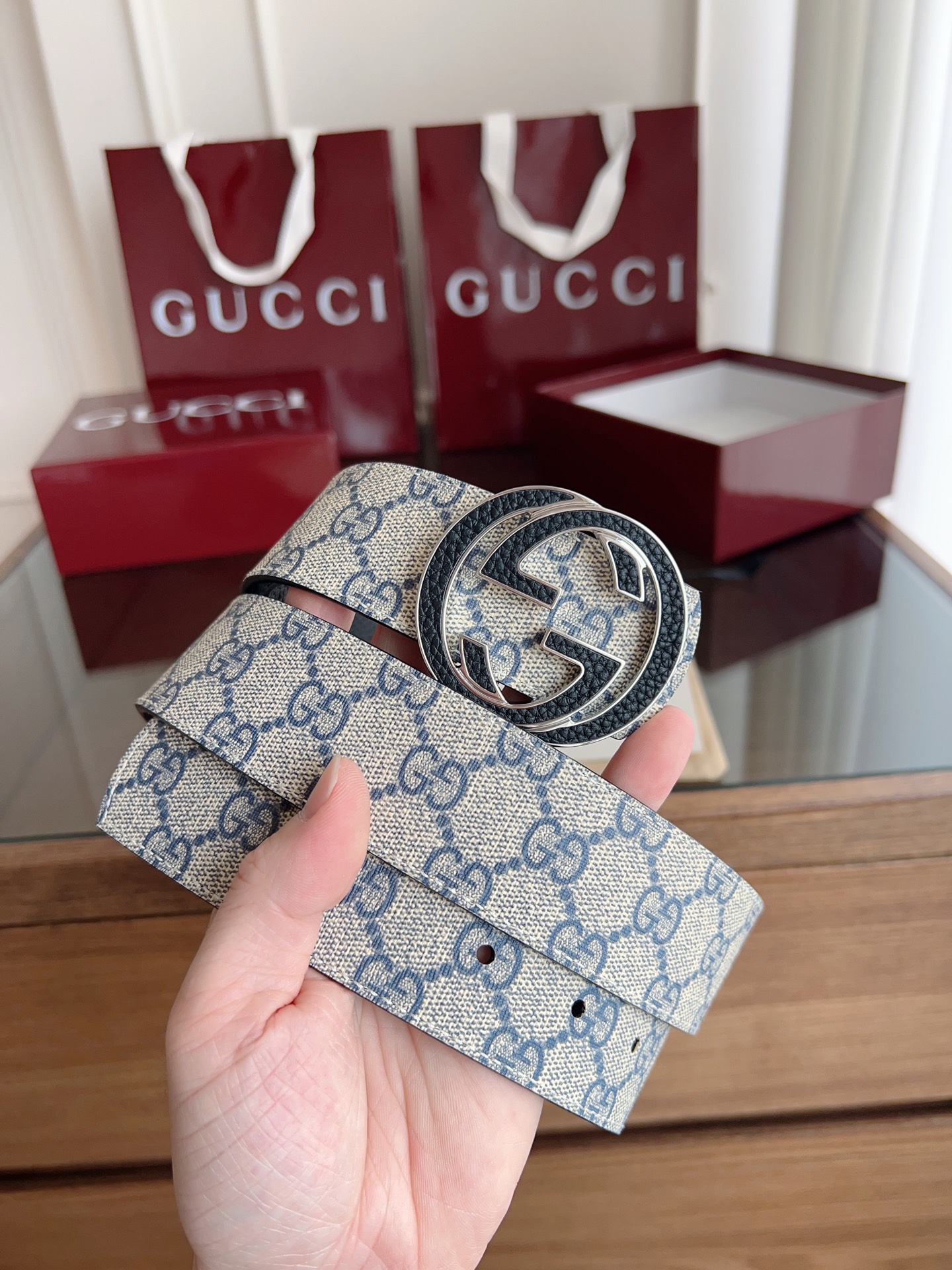  绝美gucci 双G扣男士新款腰帶 專櫃同步 寬4厘米 帶身帆布咖老花-拼進口荔枝紋黑色 精緻真空電鍍雙G鋼扣 雙面可用  P180
  