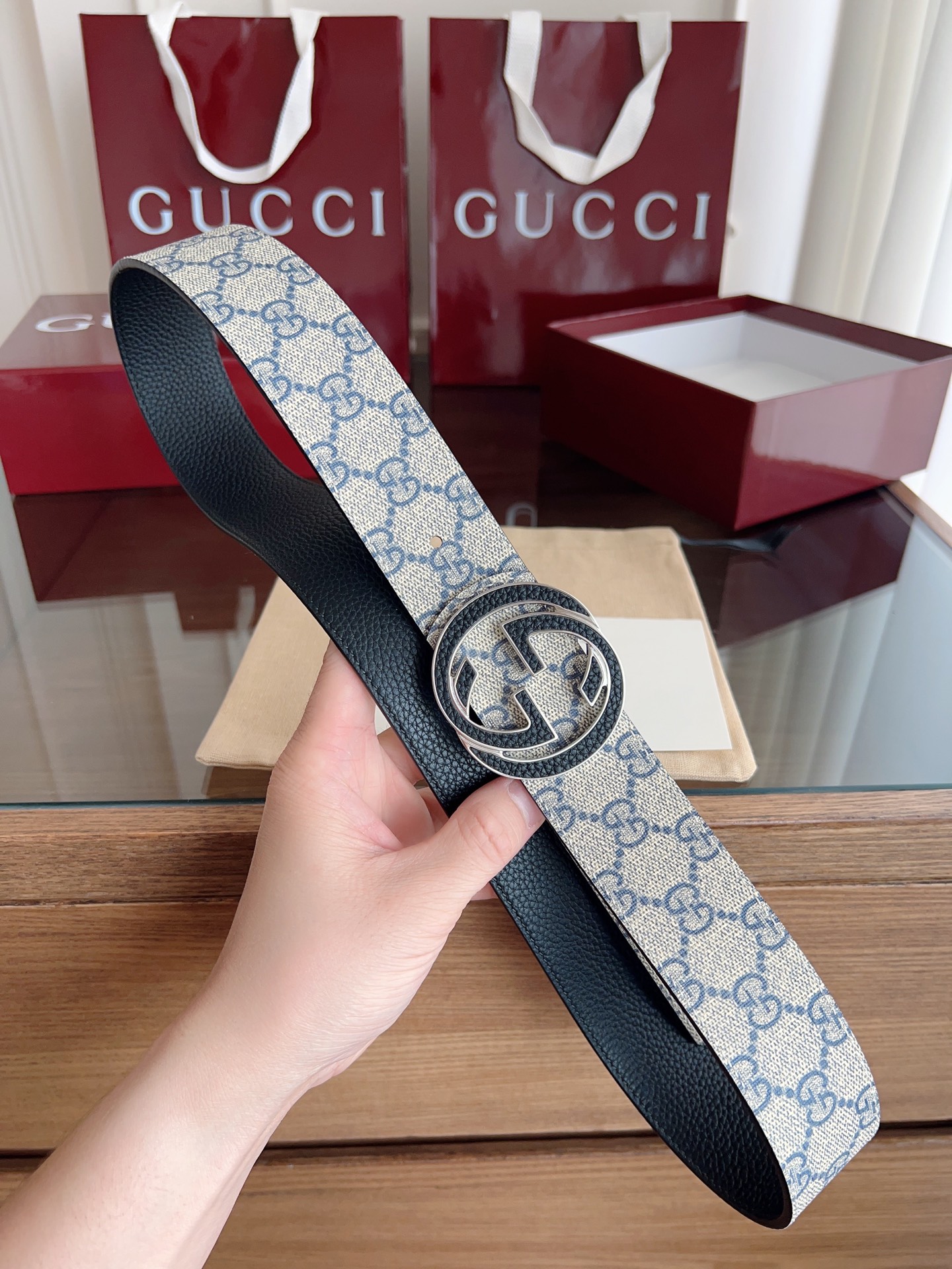  绝美gucci 双G扣男士新款腰帶 專櫃同步 寬4厘米 帶身帆布咖老花-拼進口荔枝紋黑色 精緻真空電鍍雙G鋼扣 雙面可用  P180
  