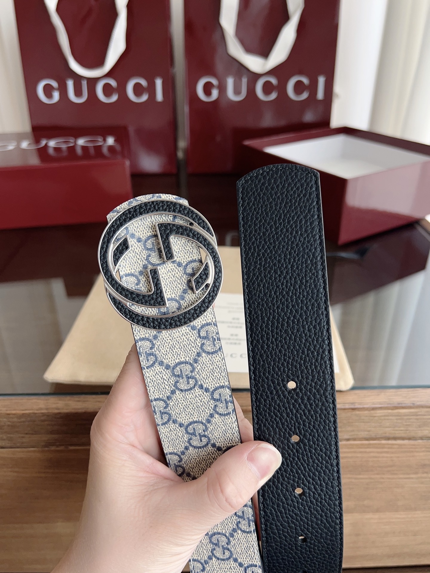  绝美gucci 双G扣男士新款腰帶 專櫃同步 寬4厘米 帶身帆布咖老花-拼進口荔枝紋黑色 精緻真空電鍍雙G鋼扣 雙面可用  P180
  