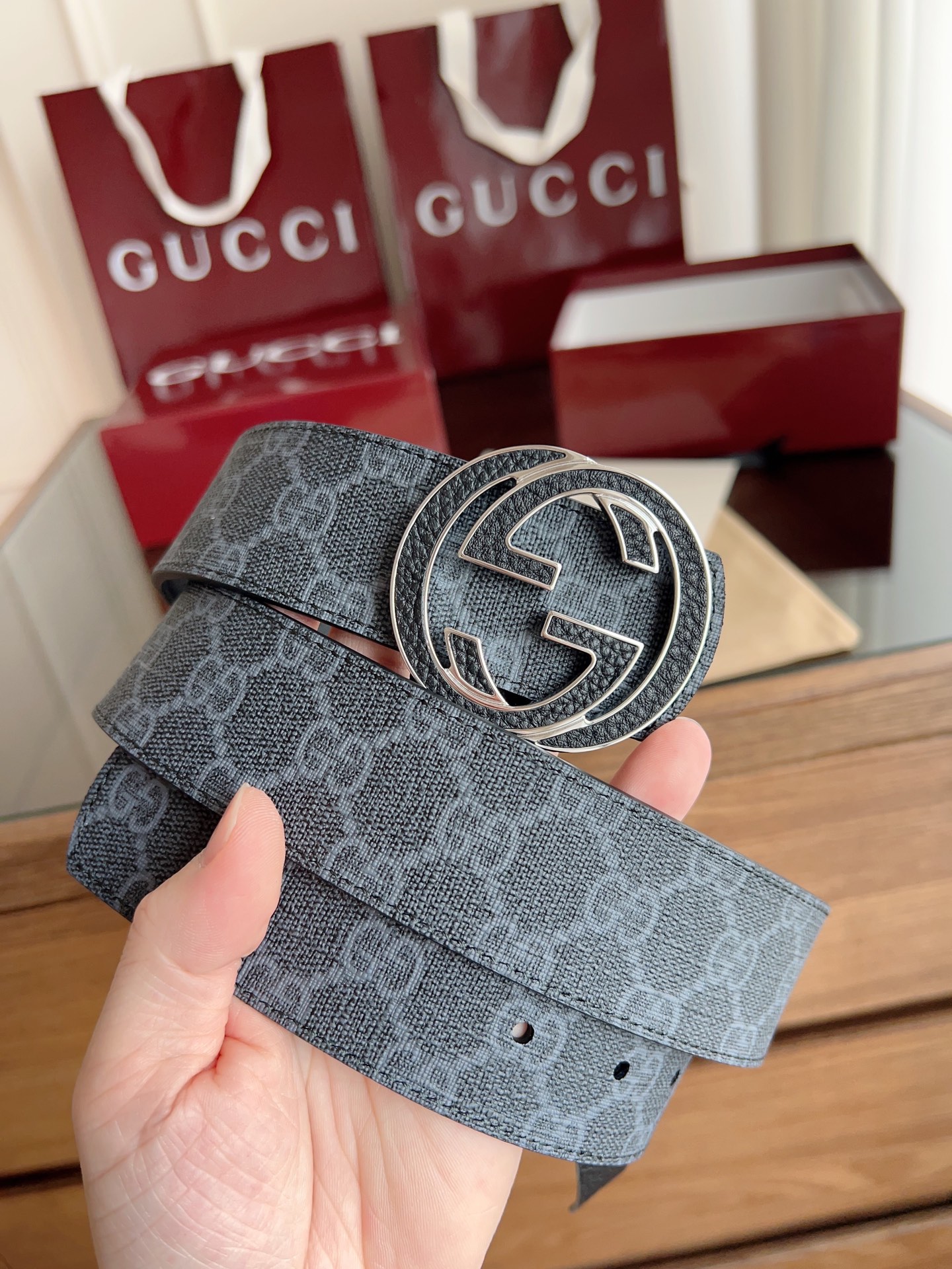 绝美gucci 双G扣男士新款腰帶 專櫃同步 寬4厘米 帶身帆布咖老花-拼進口荔枝紋黑色 精緻真空電鍍雙G鋼扣 雙面可用  P180