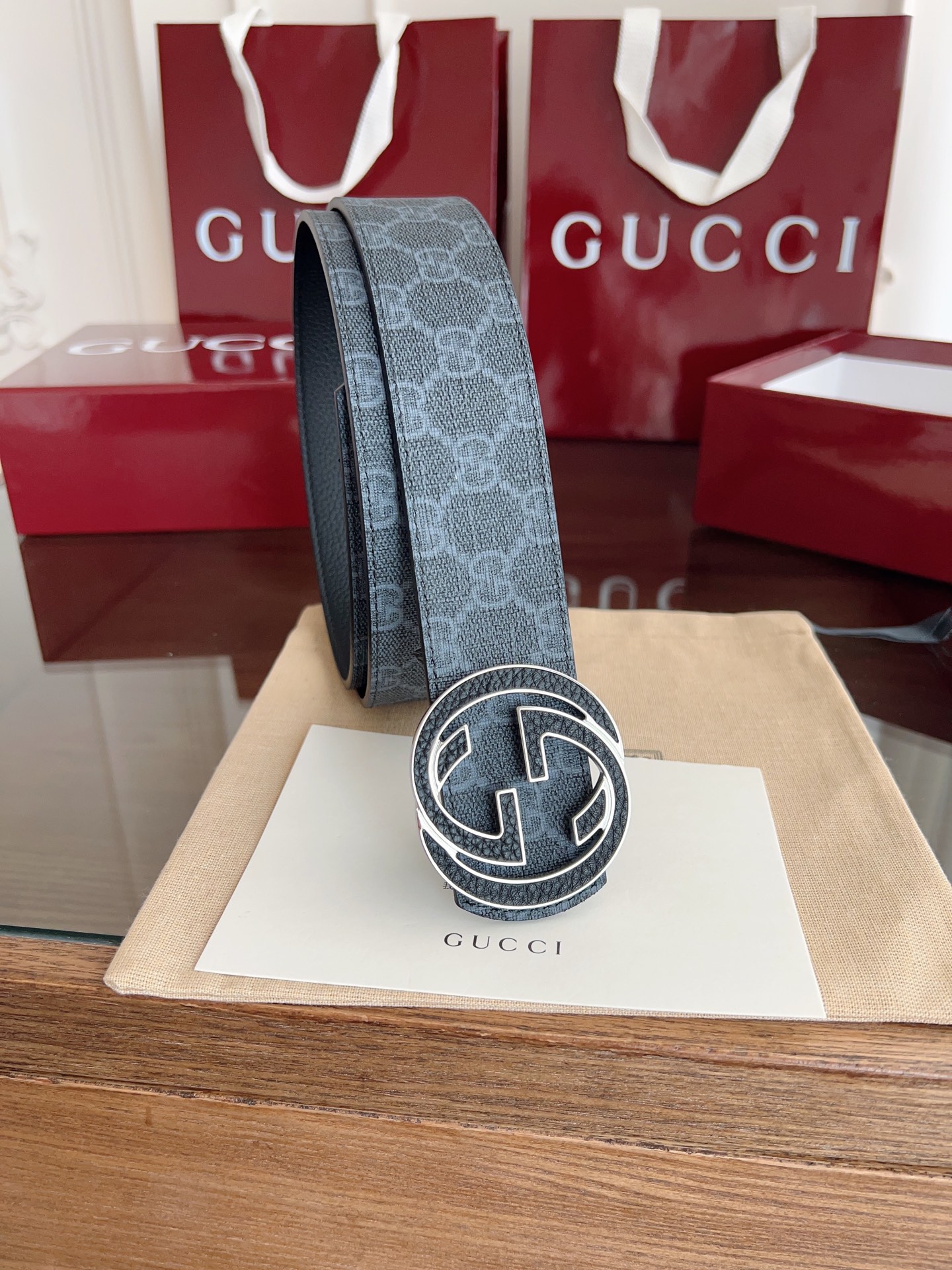 绝美gucci 双G扣男士新款腰帶 專櫃同步 寬4厘米 帶身帆布咖老花-拼進口荔枝紋黑色 精緻真空電鍍雙G鋼扣 雙面可用  P180