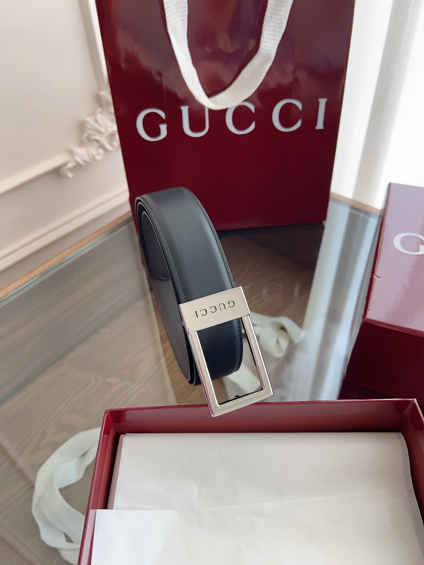  绝美gucci 方扣男士新款腰帶 專櫃同步 寬3.5厘米 帶身头层小牛皮 精緻真空電鍍雙G鋼扣 雙面可