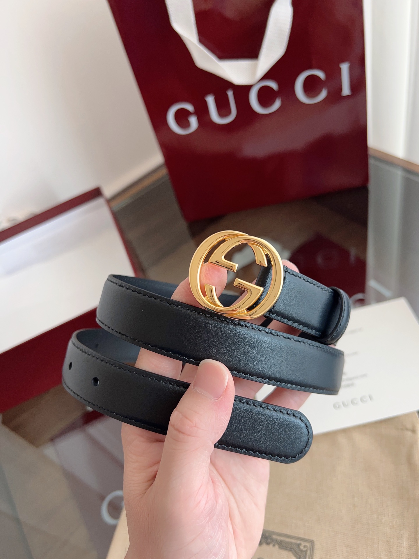 GUCCI 表面头层小牛皮 宽度2.5cm 专柜新版logo横标，原版进口南非皮底，精品针铜扣  高端品质，不惧对比。P160