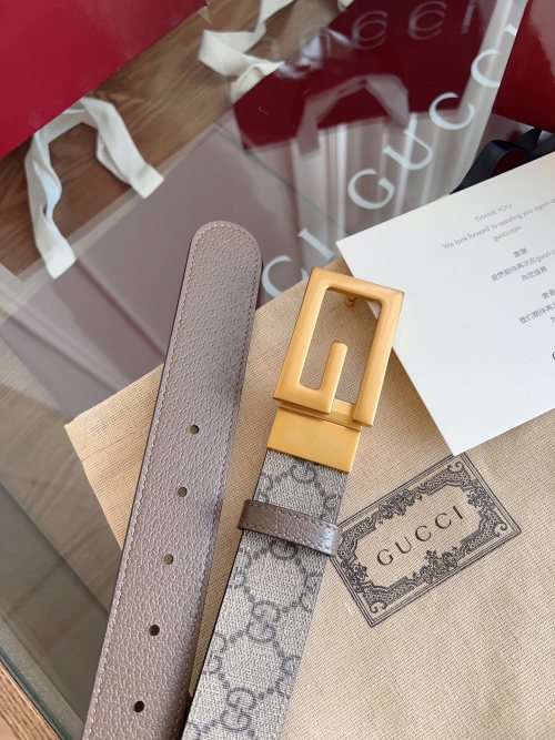 Gucci Reversible Belt with Double G Buckle in Supreme Canvas,3.5cm 1 Gucci Reversible Belt with Double G Buckle in Supreme Canvas,3.5cm