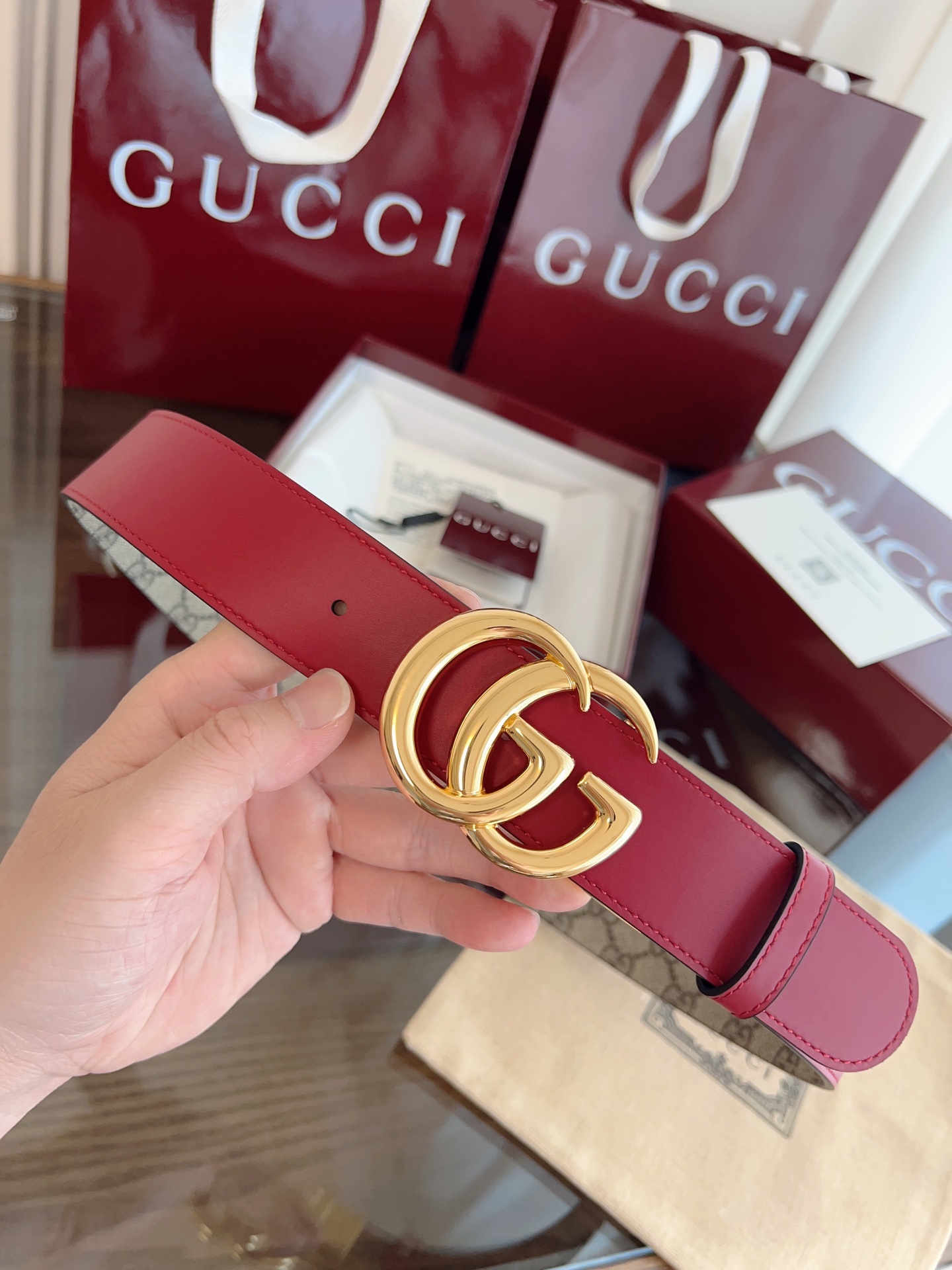  Gucci 2025最新专柜系列安哥拉红 款号  92TIN 9257 双面进口原厂防水PVC材质 比