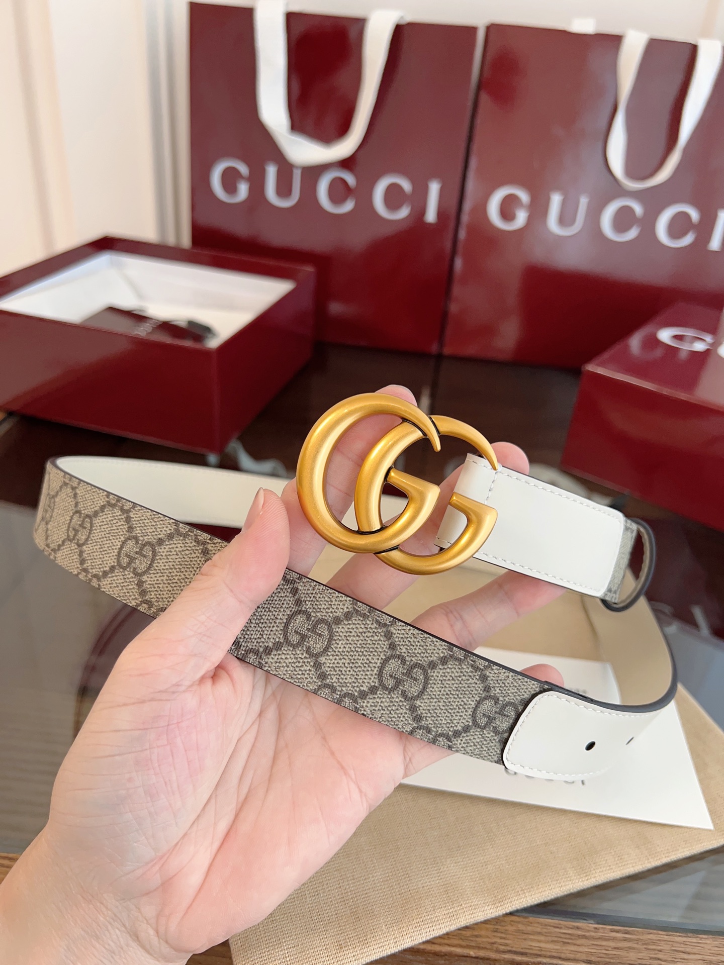 今年最时尚拼接系列 Gucci小牛皮拼接GG Supreme 老花帆布，对版3孔调节，横标logo编号:409417·92TLC 宽3.0cm 复古GG扣 P160