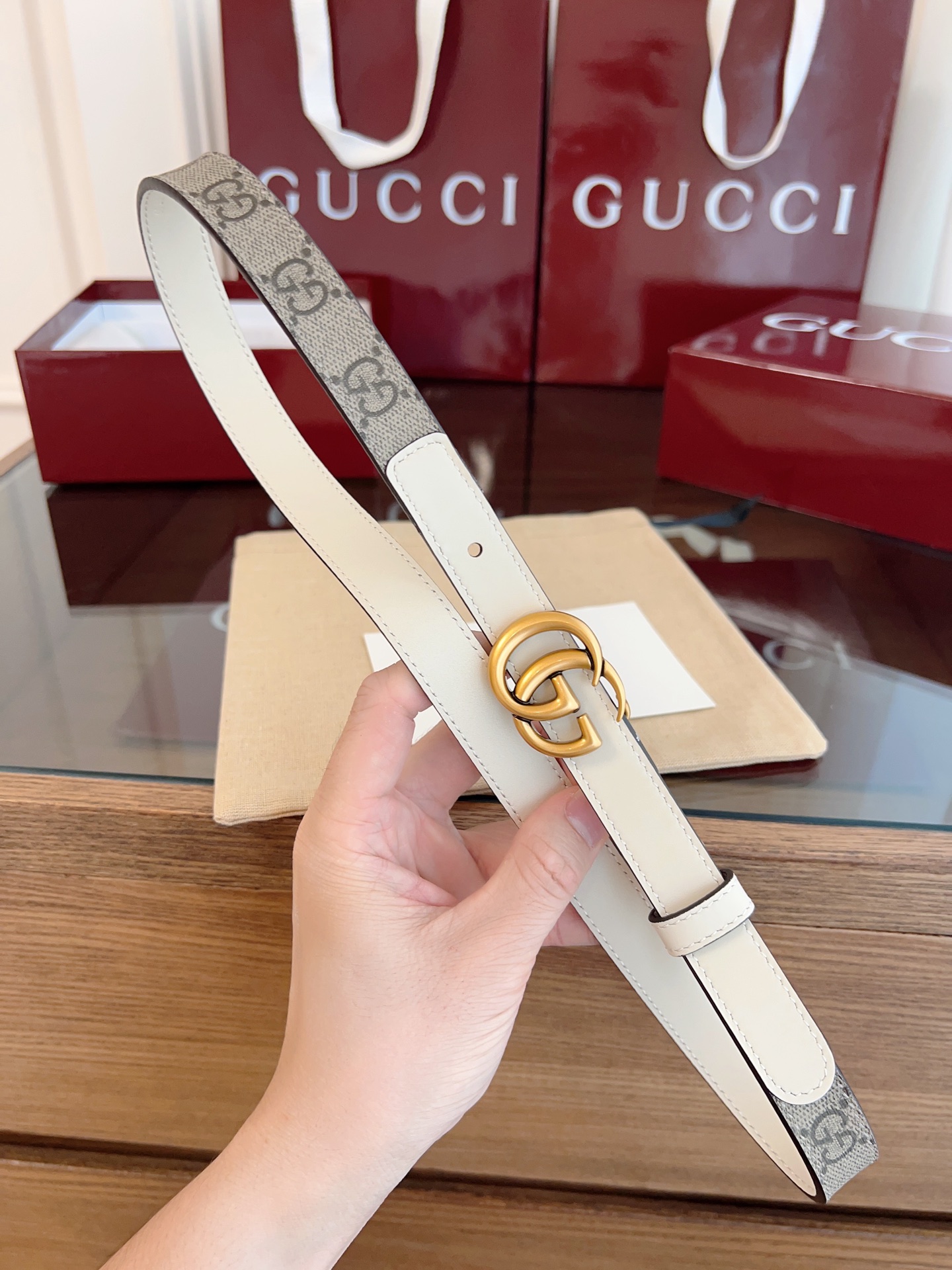 今年最时尚拼接系列 Gucci小牛皮拼接GG Supreme 老花帆布，对版3孔调节，横标logo编号:409417·92TLC 宽2.0cm 复古GG扣 P160