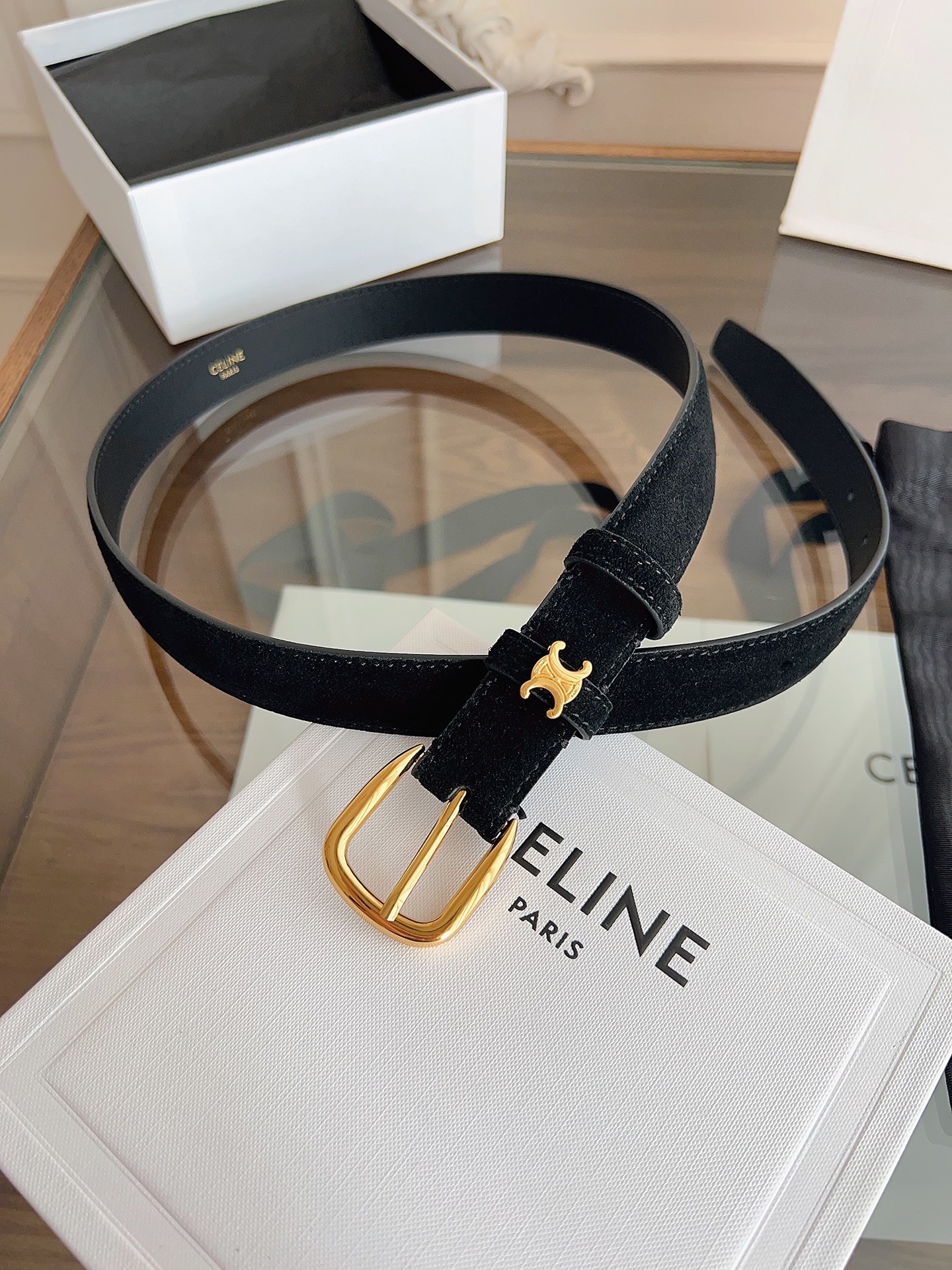 Celine 专柜新款 女士腰带 头层绒面牛皮 冬天穿搭必入 宽度2.5cm 圆形搭扣 第一个戒圈环绕T