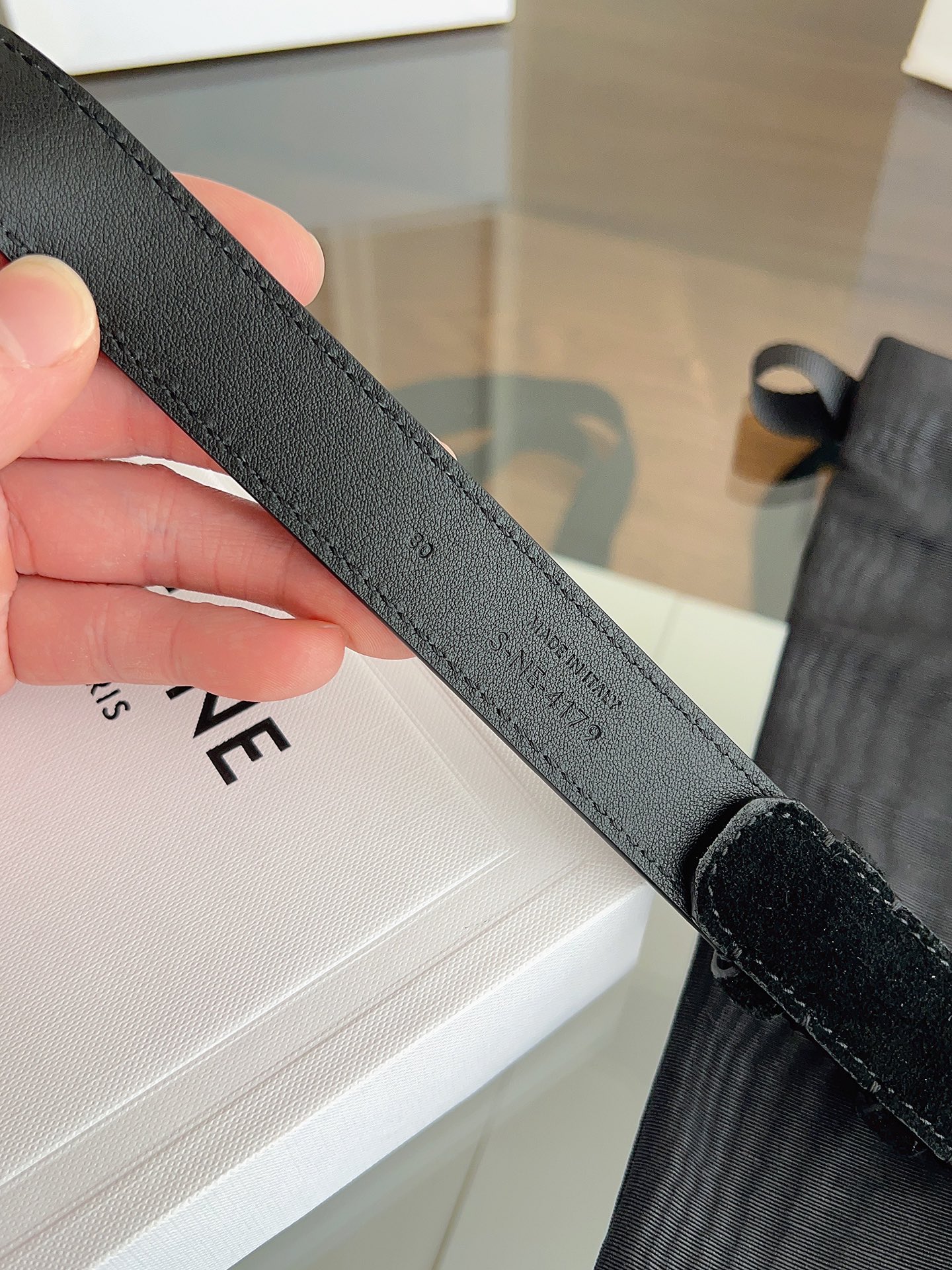 Celine 专柜新款 女士腰带 头层绒面牛皮 冬天穿搭必入 宽度2.5cm 圆形搭扣 第一个戒圈环绕T