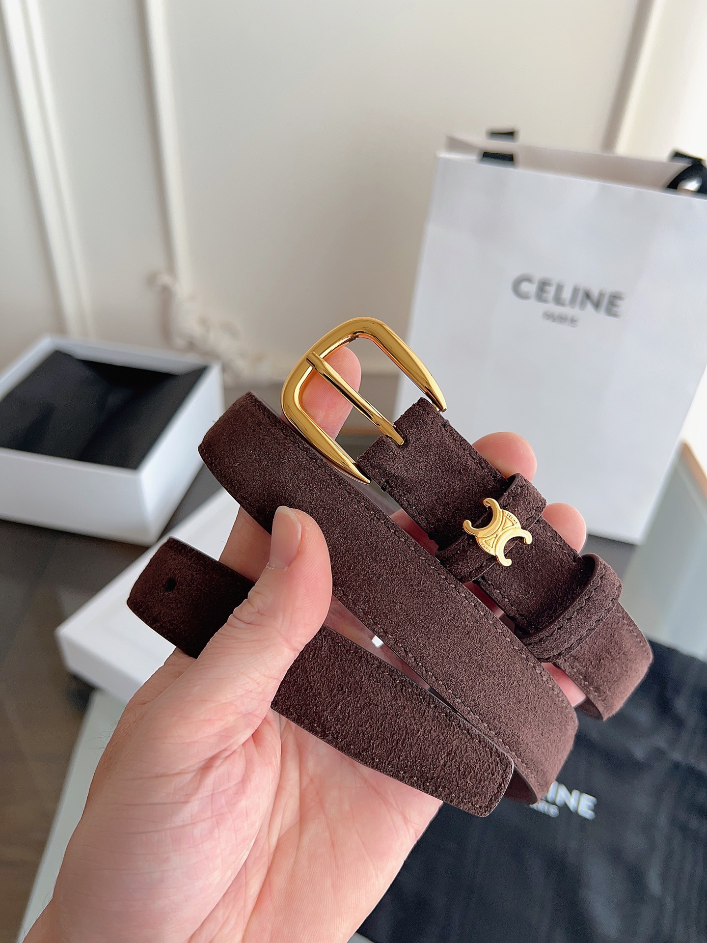 Celine 专柜新款 女士腰带 头层绒面牛皮 冬天穿搭必入 宽度2.5cm 圆形搭扣 第一个戒圈环绕T