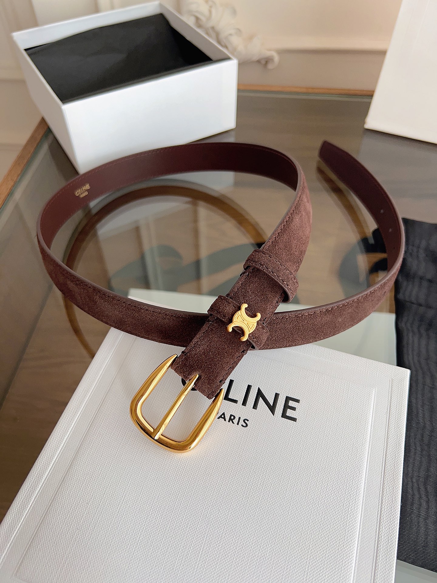 Celine 专柜新款 女士腰带 头层绒面牛皮 冬天穿搭必入 宽度2.5cm 圆形搭扣 第一个戒圈环绕T