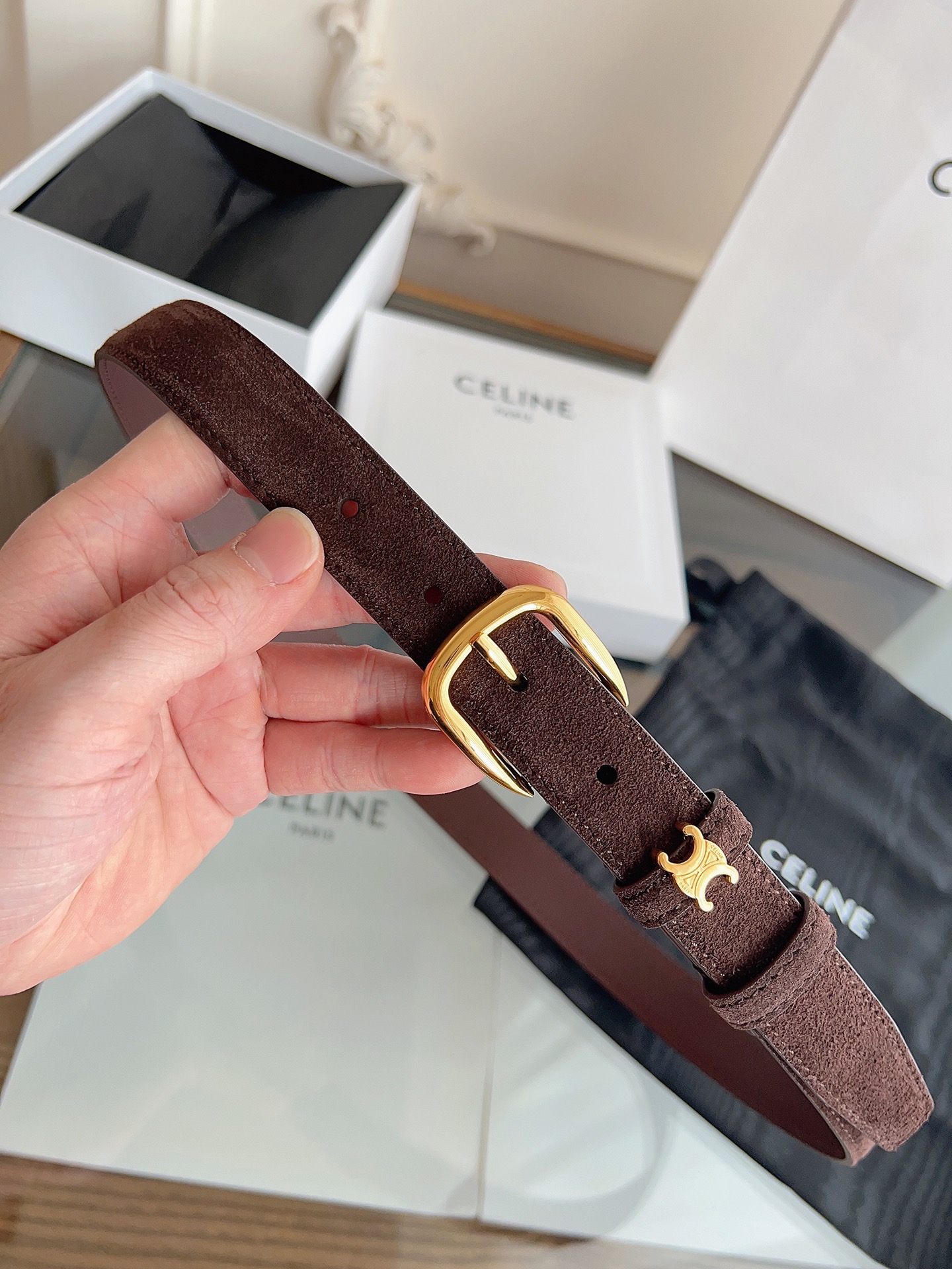 Celine 专柜新款 女士腰带 头层绒面牛皮 冬天穿搭必入 宽度2.5cm 圆形搭扣 第一个戒圈环绕T
