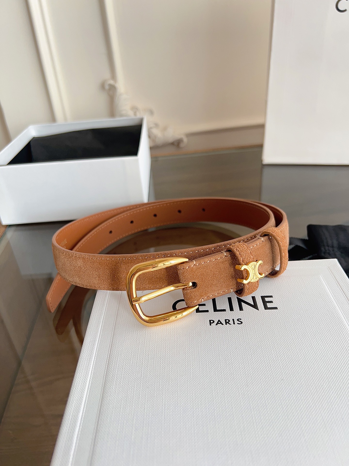 Celine 专柜新款 女士腰带 头层绒面牛皮 冬天穿搭必入 宽度2.5cm 圆形搭扣 第一个戒圈环绕T