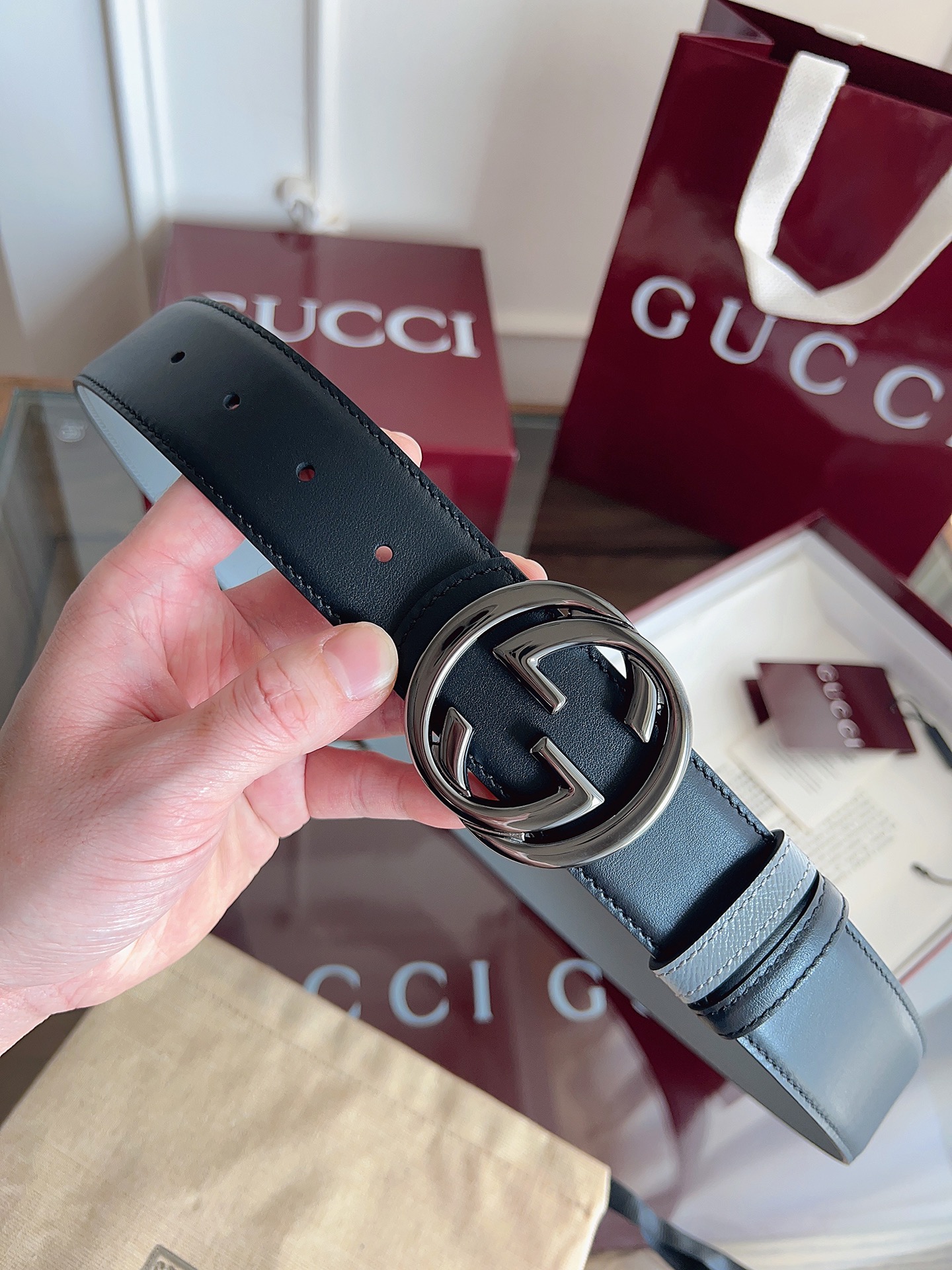 Gucci Gucci 古奇新款 带身釆用 平纹面皮 进口底皮 金属纯铜五金制造 德国 机车走线