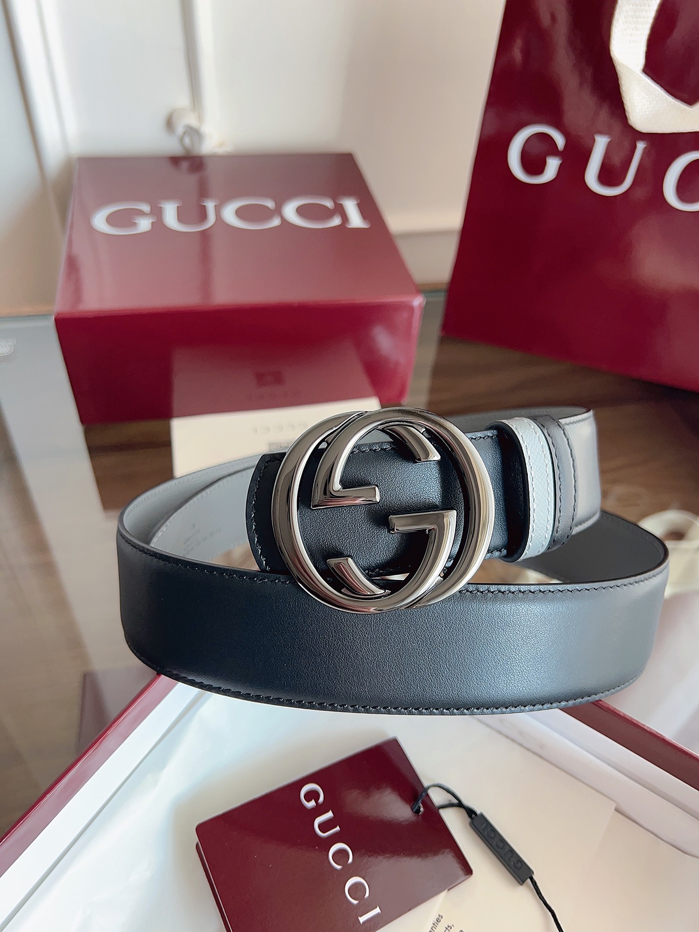 Gucci Gucci 古奇新款 带身釆用 平纹面皮 进口底皮 金属纯铜五金制造 德国 机车走线