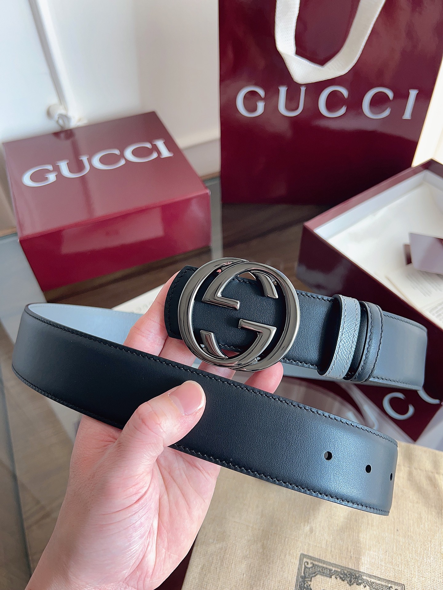 Gucci Gucci 古奇新款 带身釆用 平纹面皮 进口底皮 金属纯铜五金制造 德国 机车走线