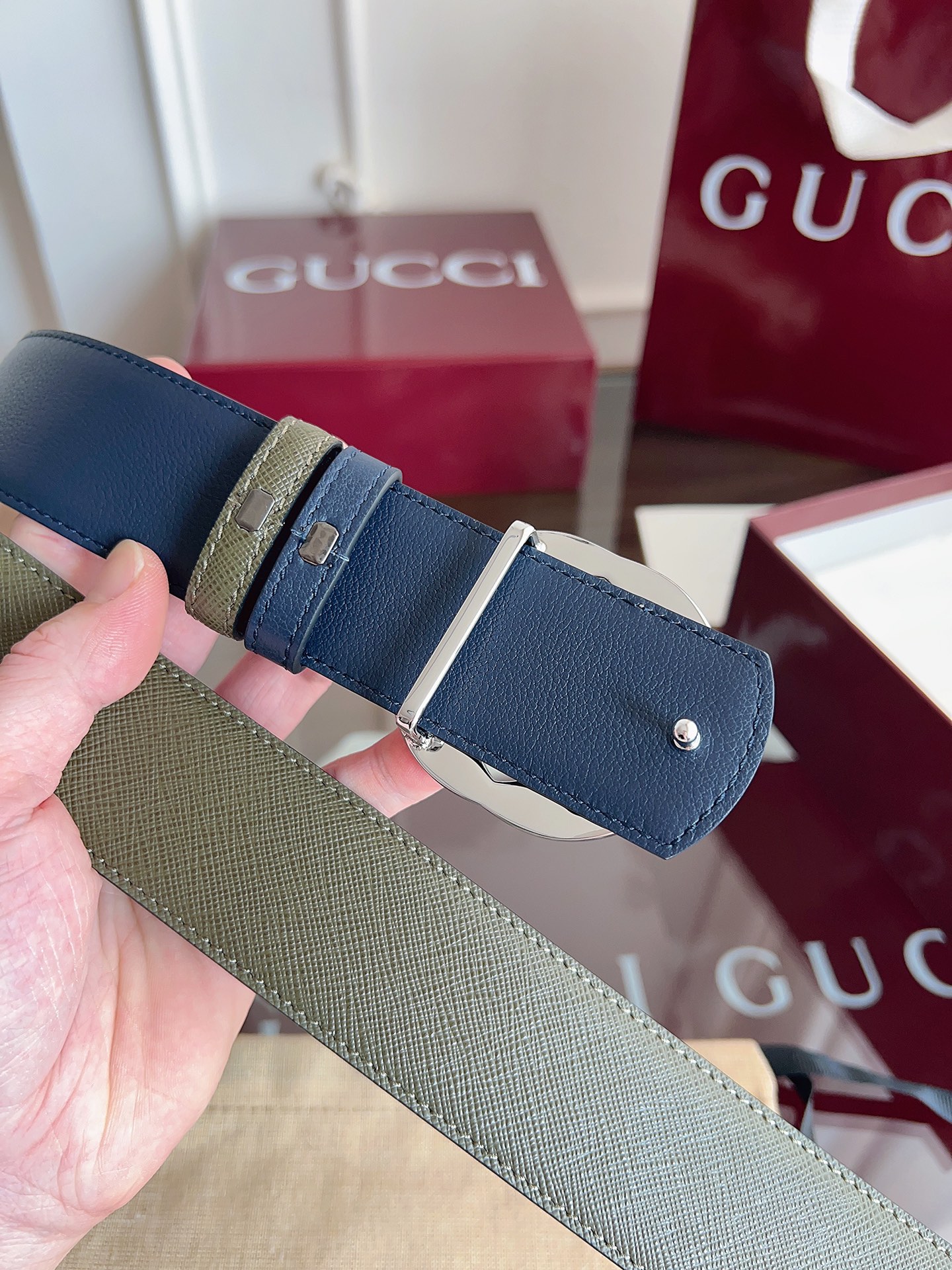 Gucci Gucci 古奇新款 带身釆用 掌纹面皮 进口底皮 金属纯铜五金制造 德国 机车走线