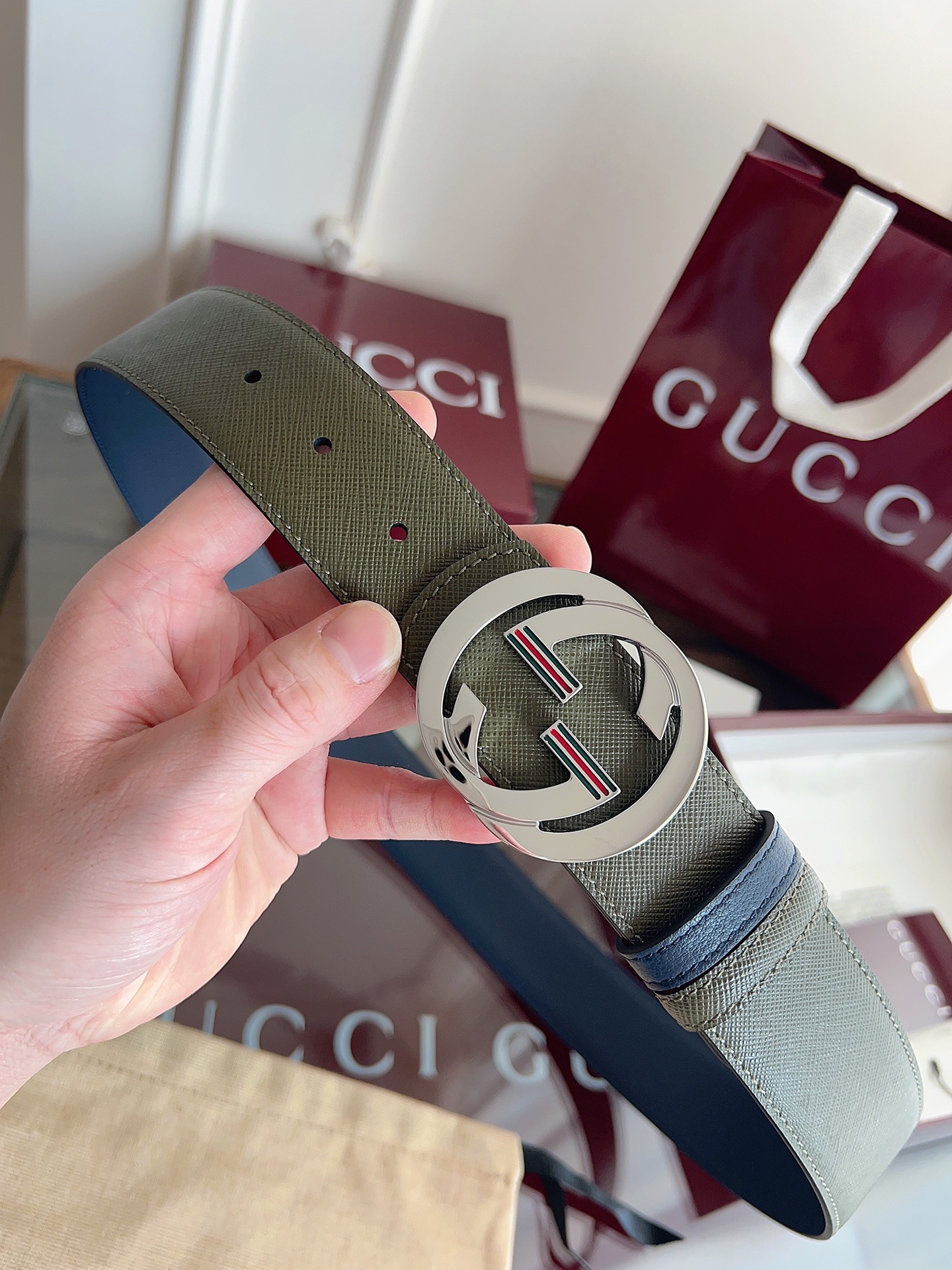 Gucci Gucci 古奇新款 带身釆用 掌纹面皮 进口底皮 金属纯铜五金制造 德国 机车走线