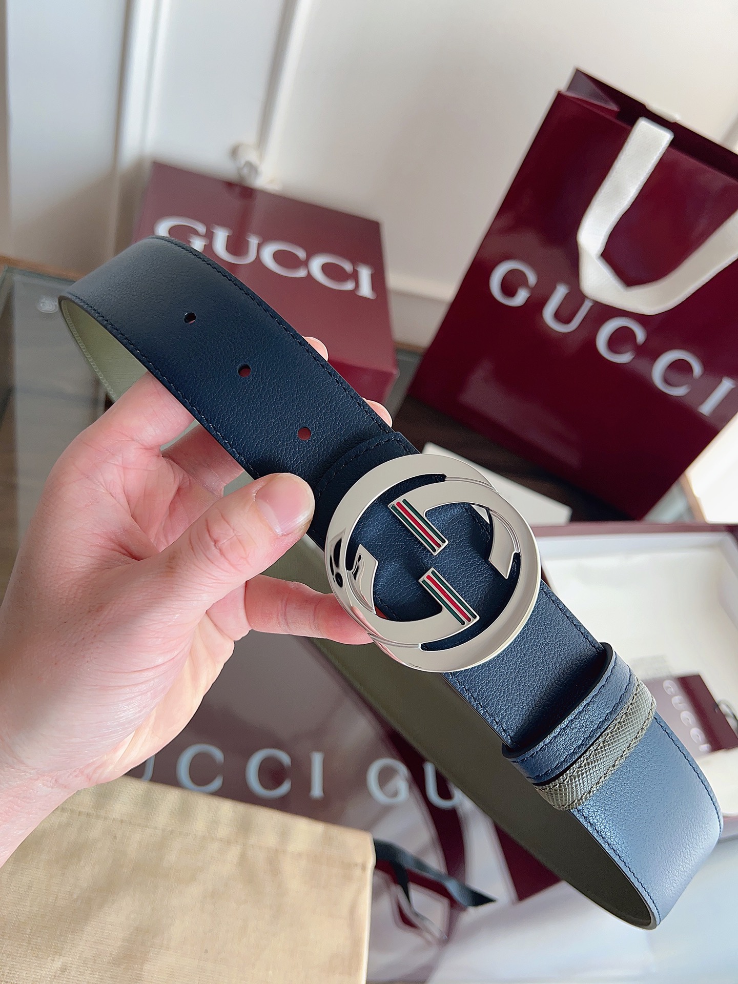 Gucci Gucci 古奇新款 带身釆用 掌纹面皮 进口底皮 金属纯铜五金制造 德国 机车走线