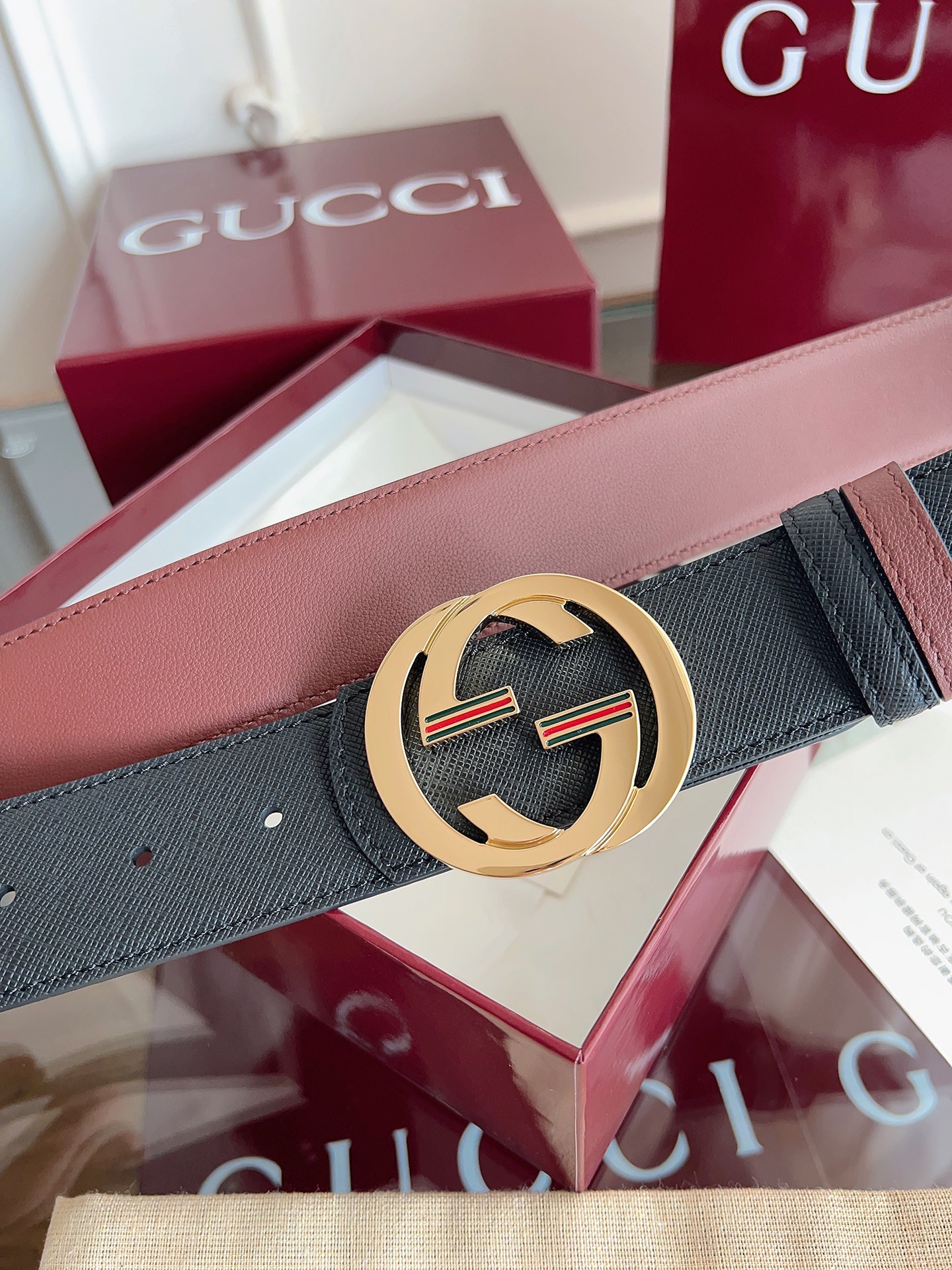Gucci Gucci 古奇新款 带身釆用 掌纹面皮 进口底皮 金属纯铜五金制造 德国 机车走线