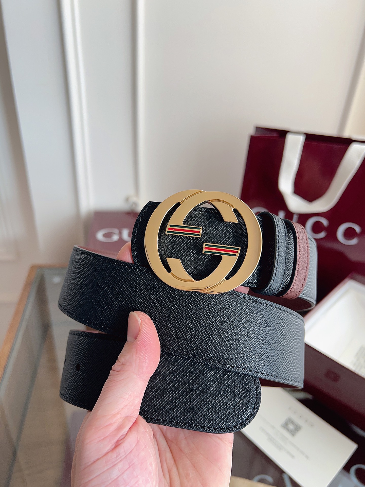 Gucci Gucci 古奇新款 带身釆用 掌纹面皮 进口底皮 金属纯铜五金制造 德国 机车走线