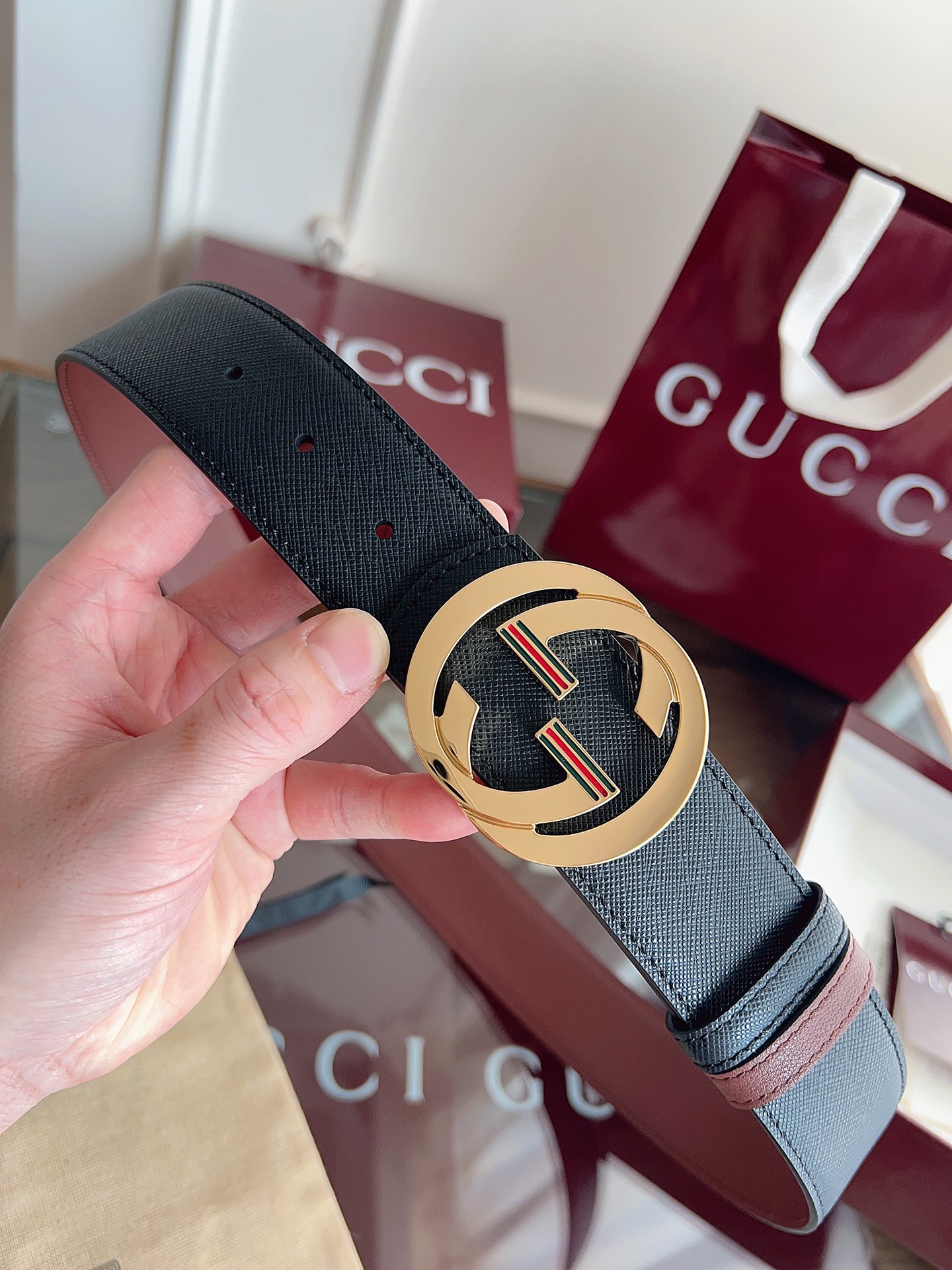 Gucci Gucci 古奇新款 带身釆用 掌纹面皮 进口底皮 金属纯铜五金制造 德国 机车走线