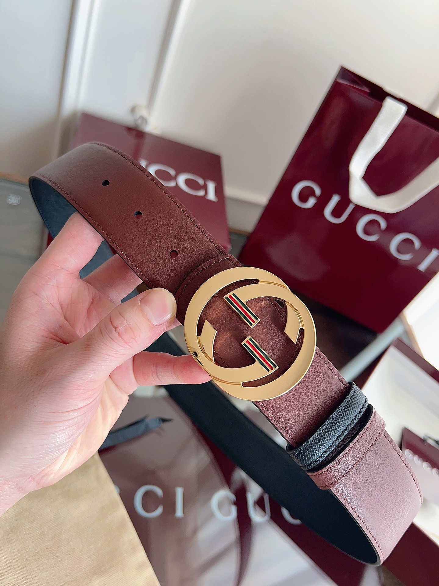 Gucci Gucci 古奇新款 带身釆用 掌纹面皮 进口底皮 金属纯铜五金制造 德国 机车走线