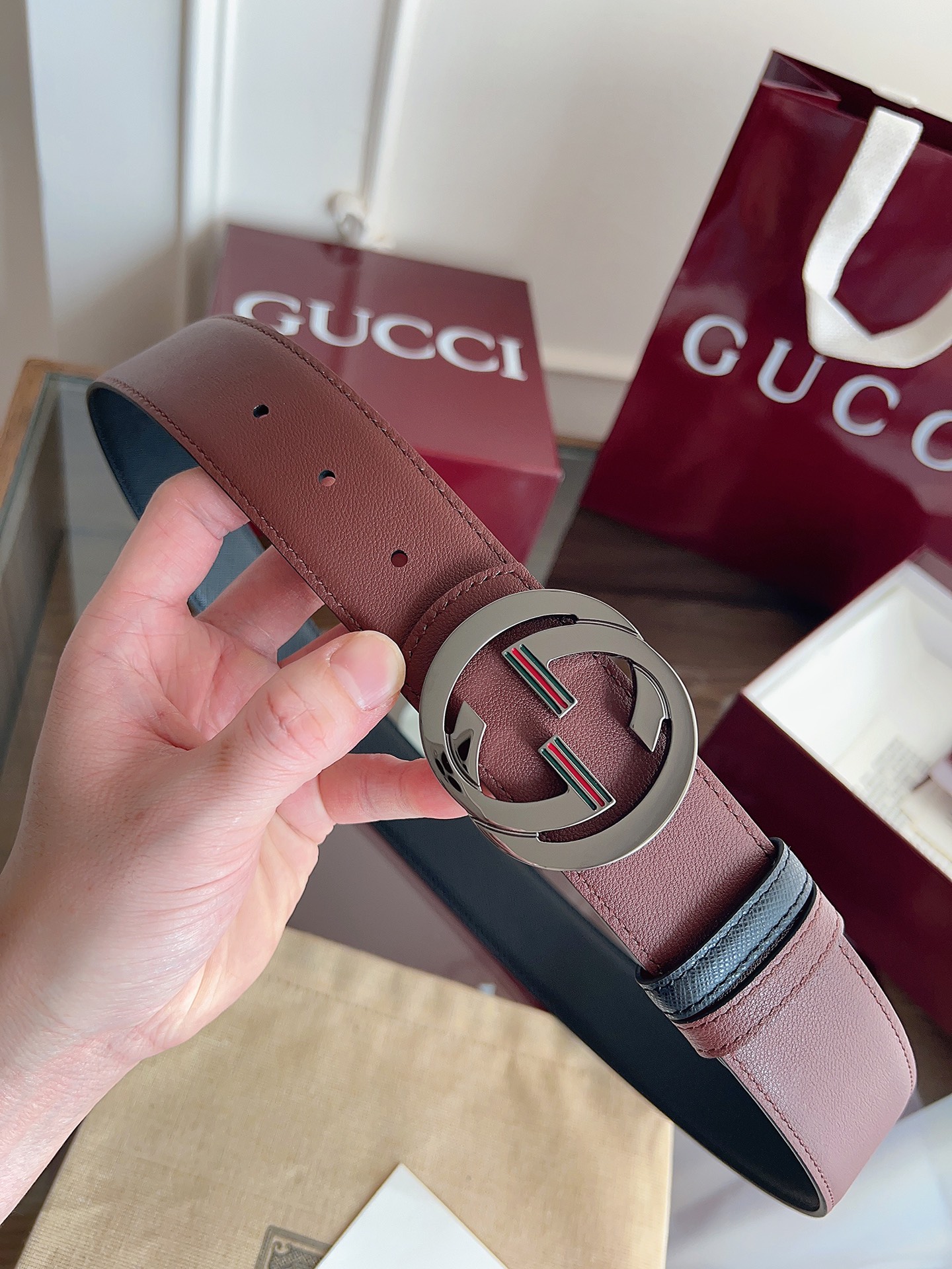 Gucci Gucci 古奇新款 带身釆用 掌纹面皮 进口底皮 金属纯铜五金制造 德国 机车走线