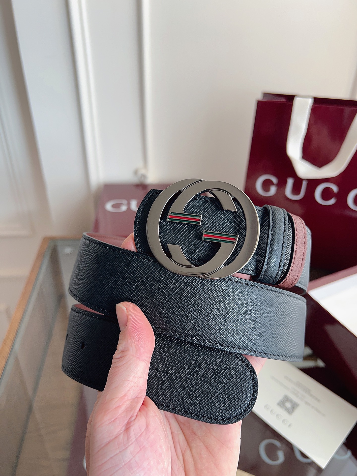 Gucci Gucci 古奇新款 带身釆用 掌纹面皮 进口底皮 金属纯铜五金制造 德国 机车走线