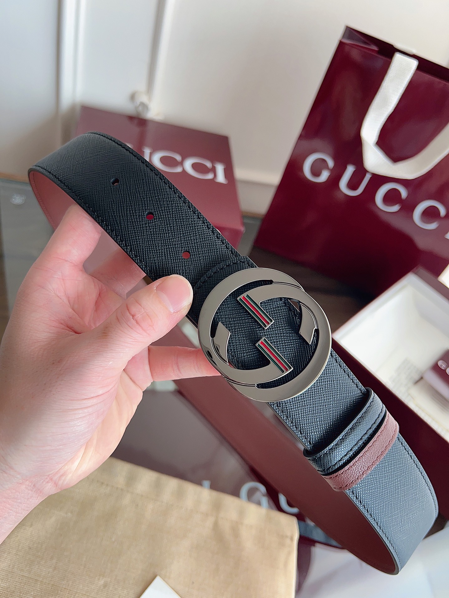 Gucci Gucci 古奇新款 带身釆用 掌纹面皮 进口底皮 金属纯铜五金制造 德国 机车走线