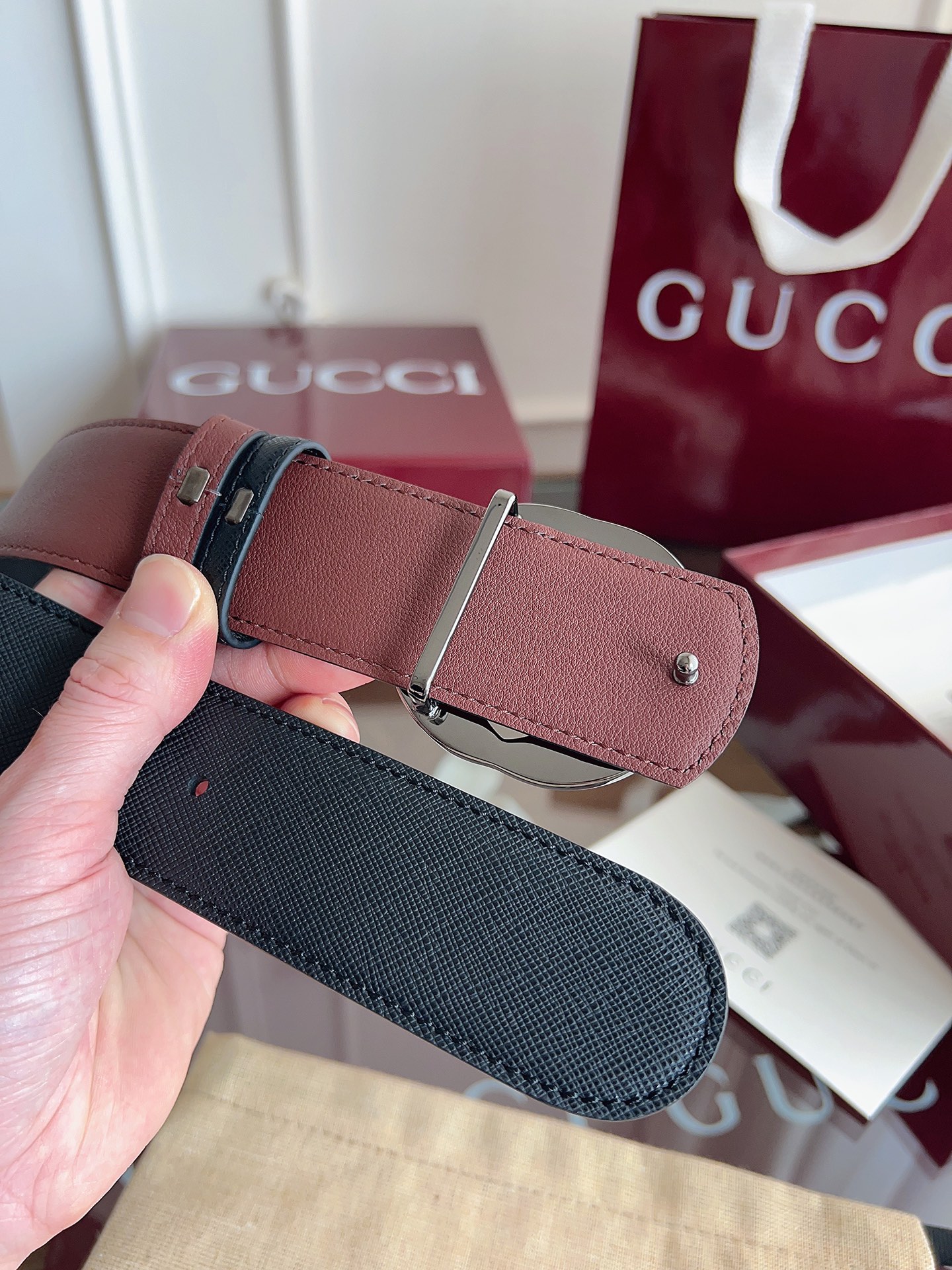 Gucci Gucci 古奇新款 带身釆用 掌纹面皮 进口底皮 金属纯铜五金制造 德国 机车走线