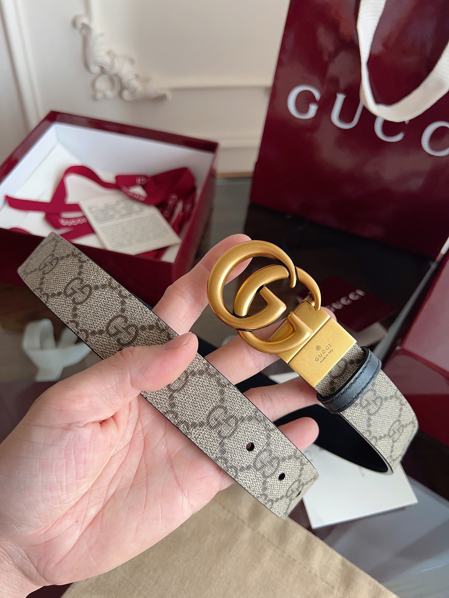 Gucci  92TIC 杏棕色 SuPreme PVC老花 小牛皮黑底 宽度3.0cm 复古GG旋转扣
