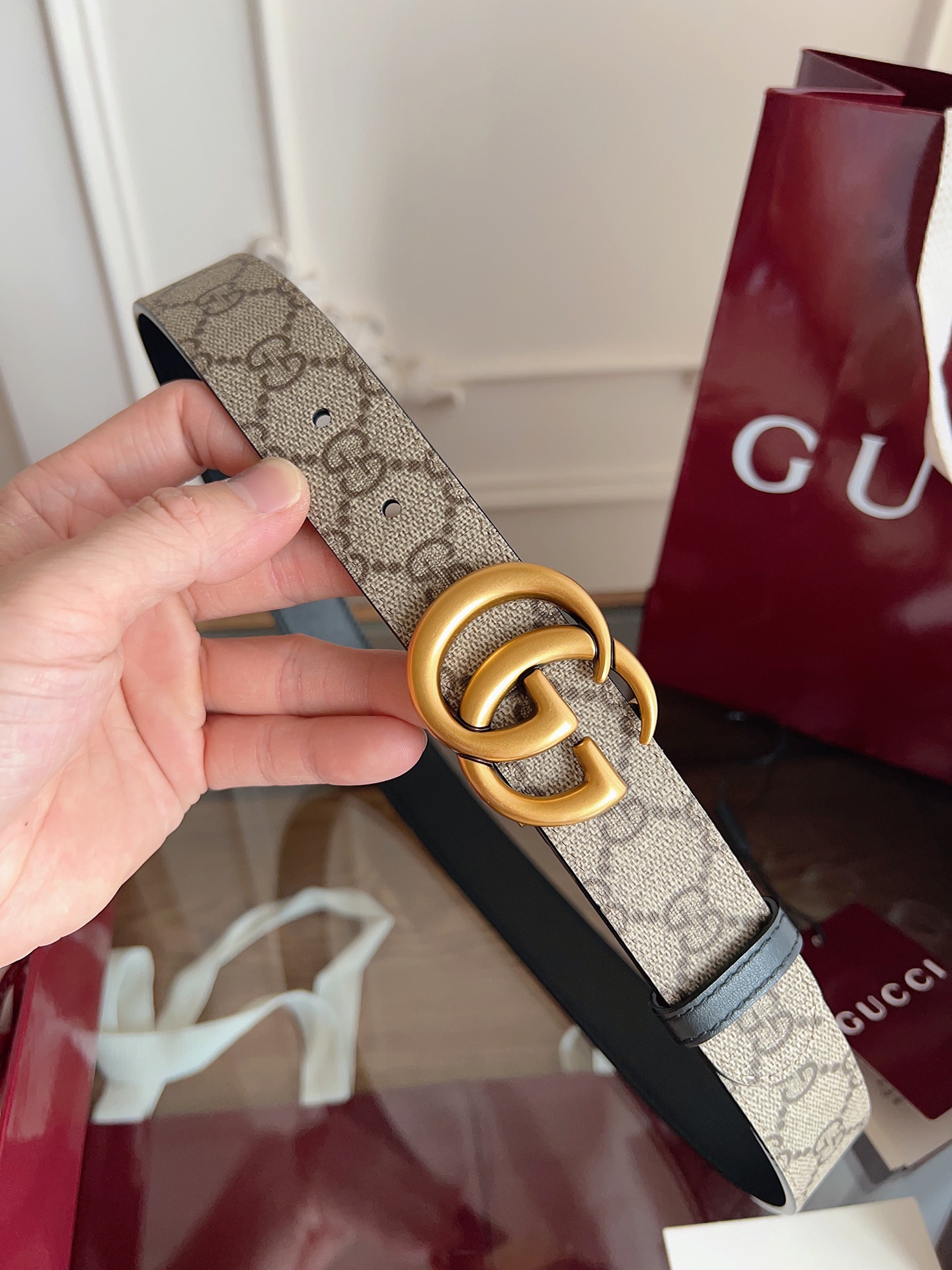 Gucci  92TIC 杏棕色 SuPreme PVC老花 小牛皮黑底 宽度3.0cm 复古GG旋转扣