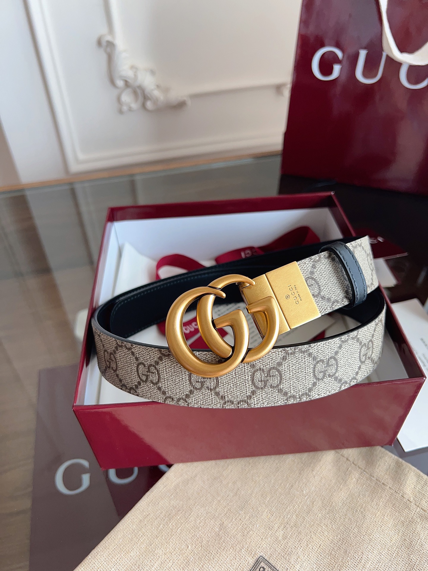 Gucci  92TIC 杏棕色 SuPreme PVC老花 小牛皮黑底 宽度3.0cm 复古GG旋转扣