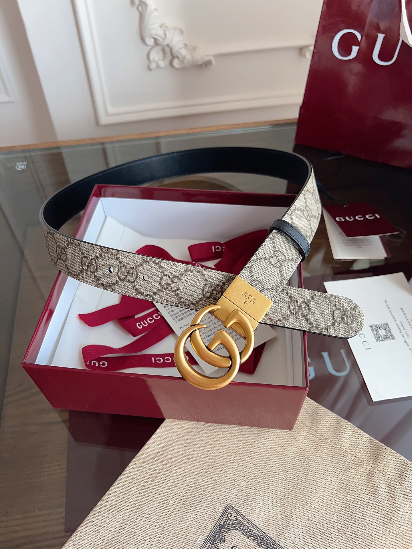 Gucci  92TIC 杏棕色 SuPreme PVC老花 小牛皮黑底 宽度3.0cm 复古GG旋转扣