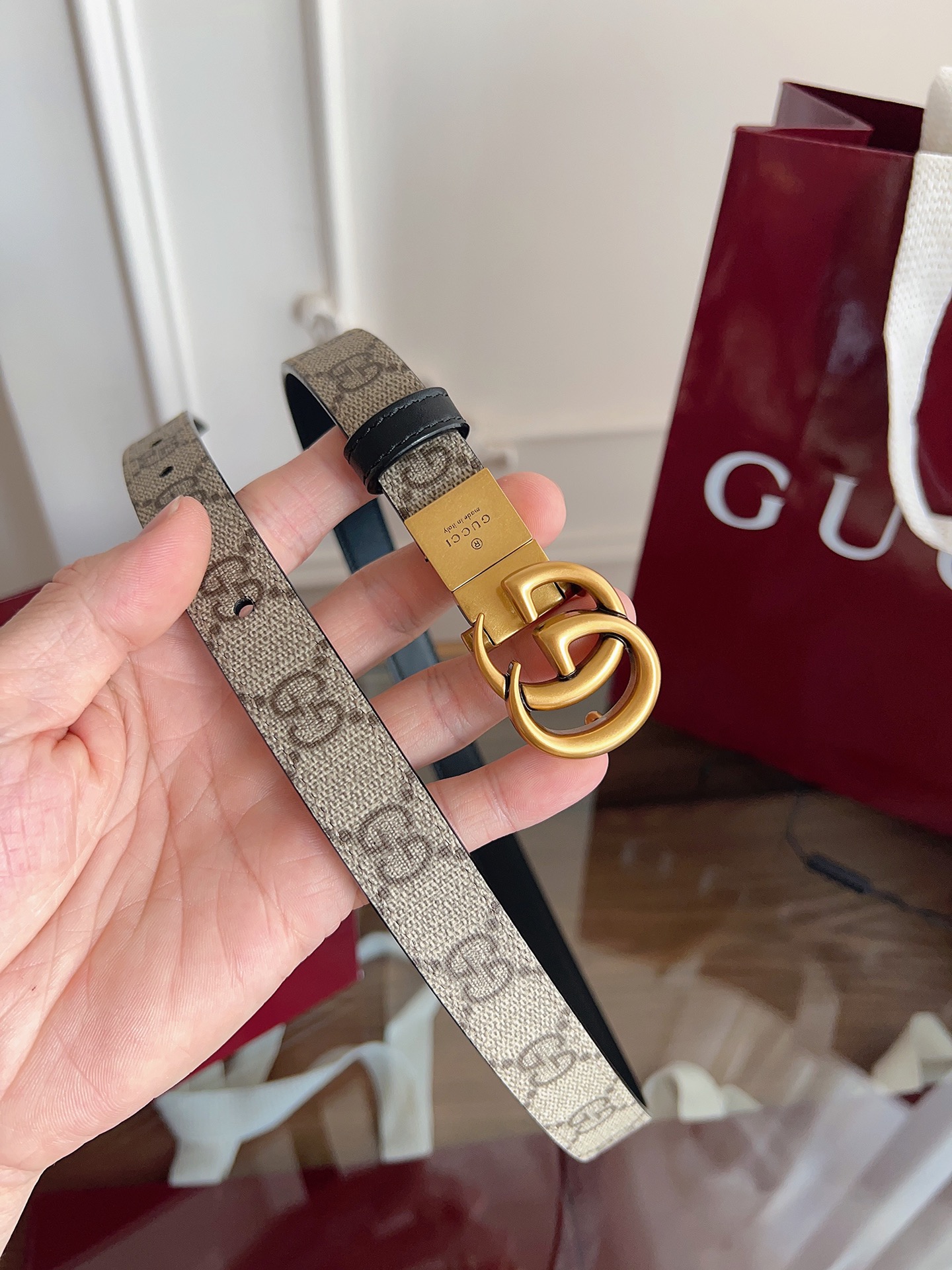 Gucci  92TIC 杏棕色 SuPreme PVC老花 小牛皮黑底 宽度2.0cm 复古GG旋转扣
